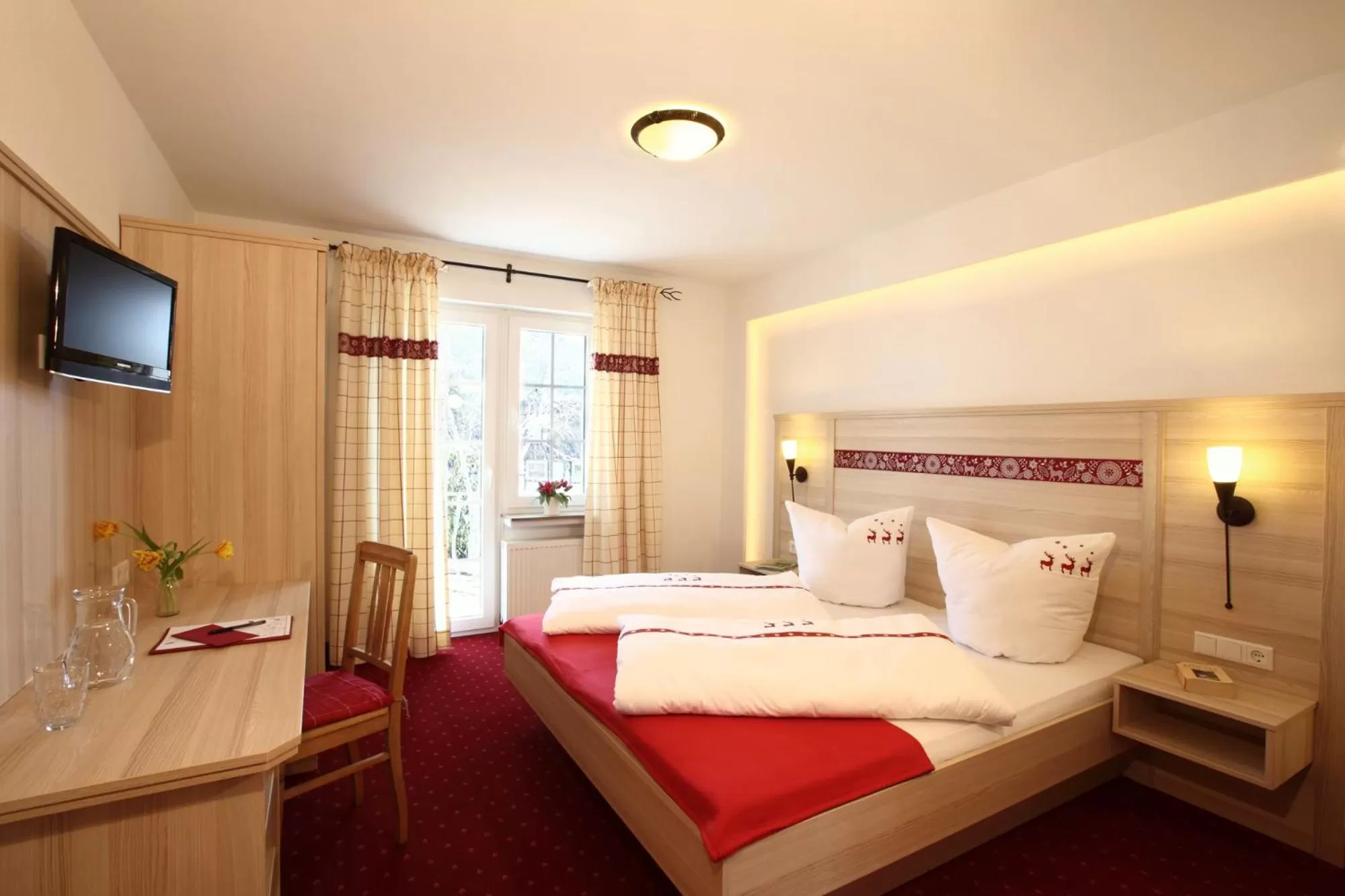 Photo of the whole room, Bed in Hotel Garni Dorfkammer