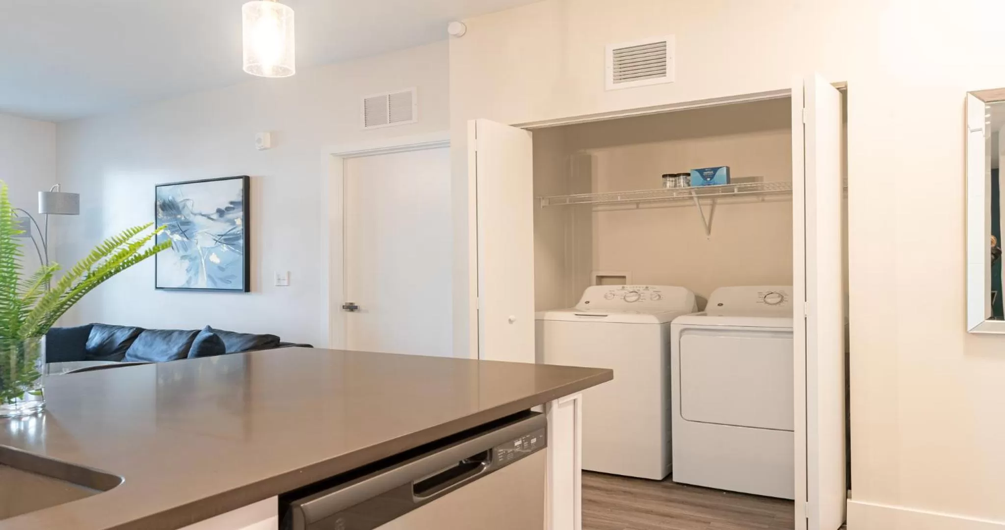 washing machine, Kitchen/Kitchenette in Westshore Apartments by Barsala