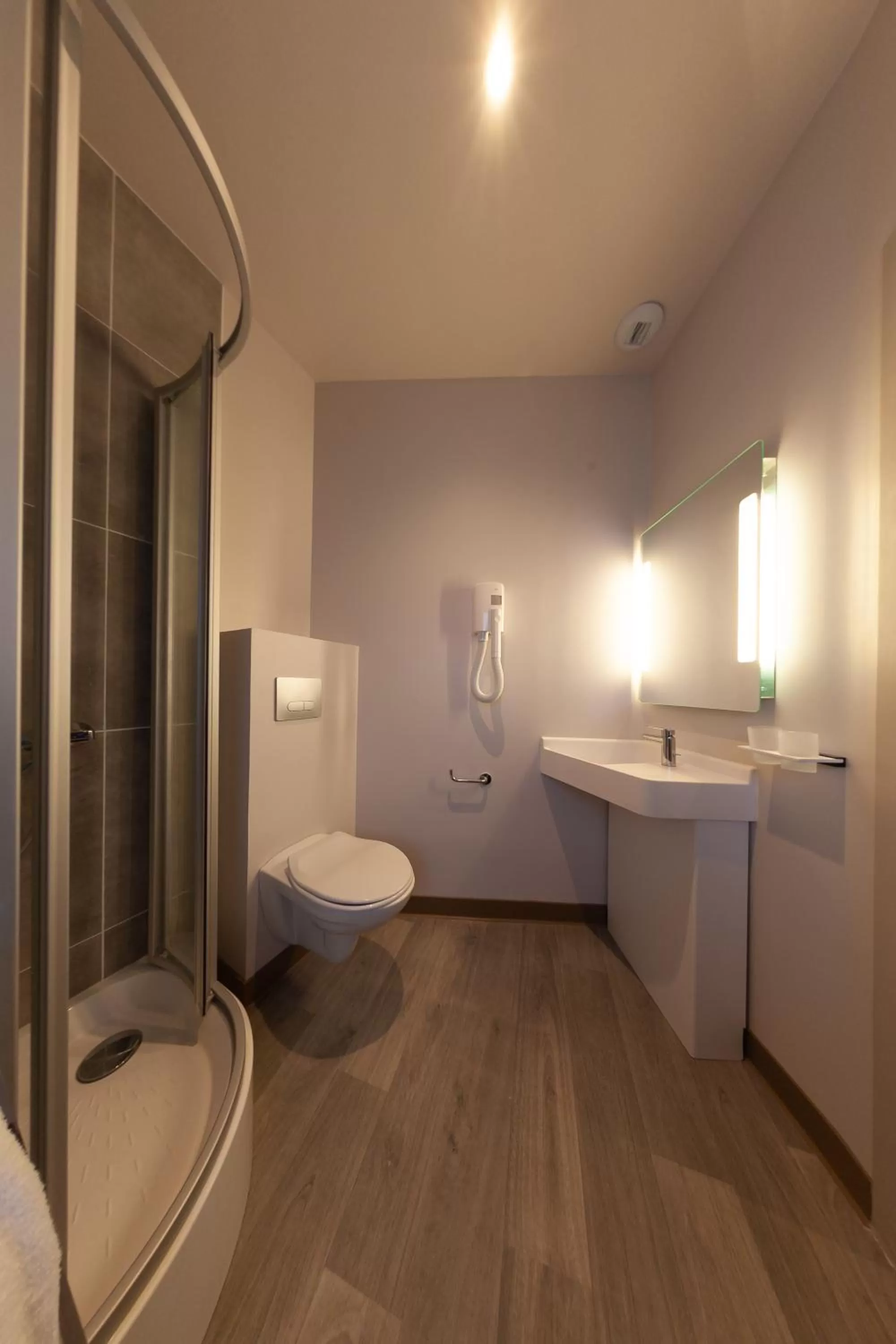 Bathroom in Hôtel Nancy Gare-Congrés