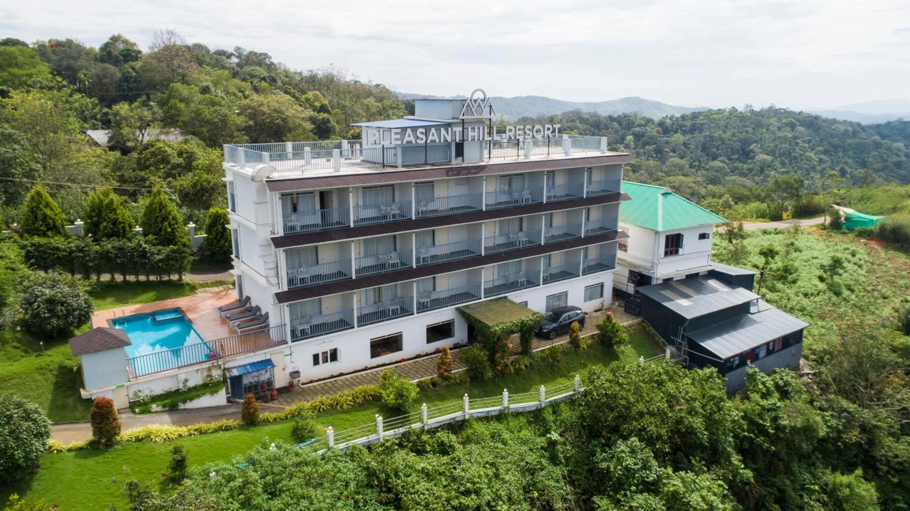 Property building, Bird's-eye View in Pleasant Hill Resort