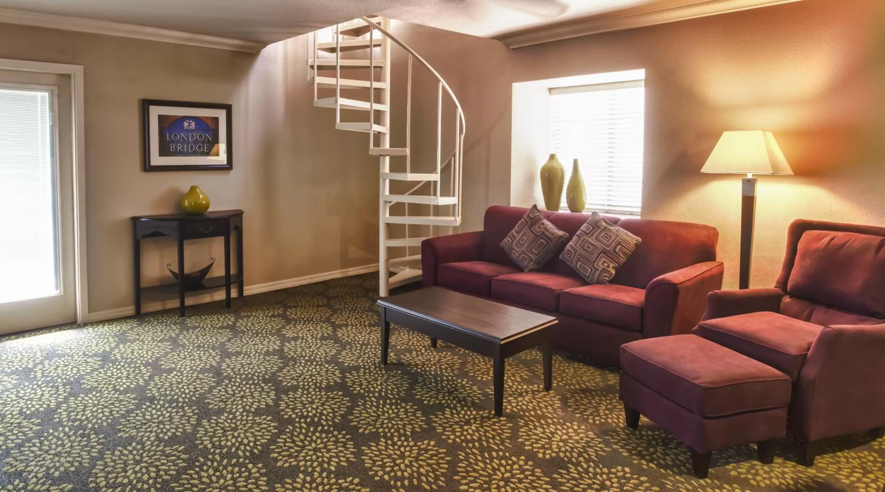 Seating area in London Bridge Resort