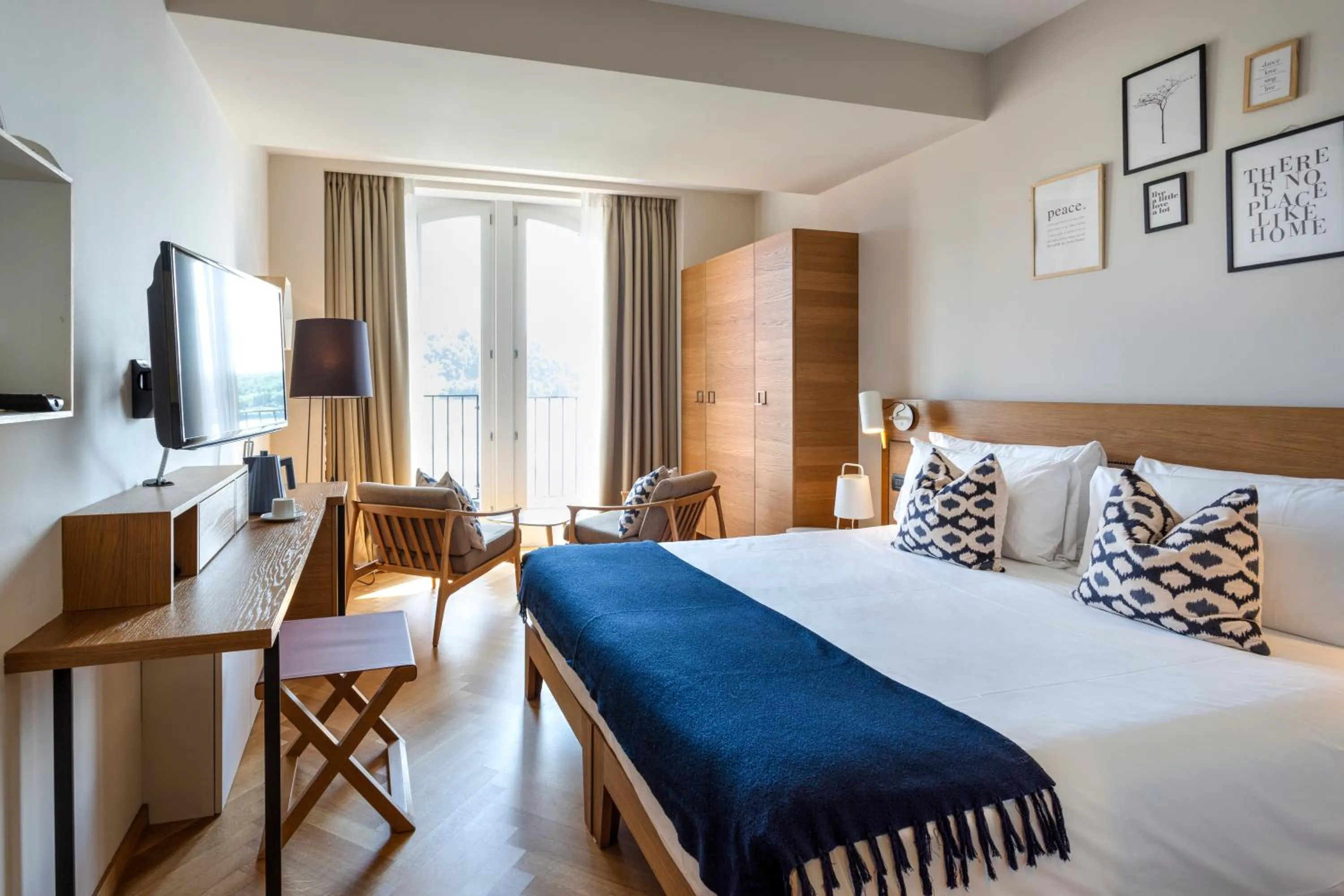 Photo of the whole room, Bed in Hotel de Charme Laveno - Luxury all Inclusive