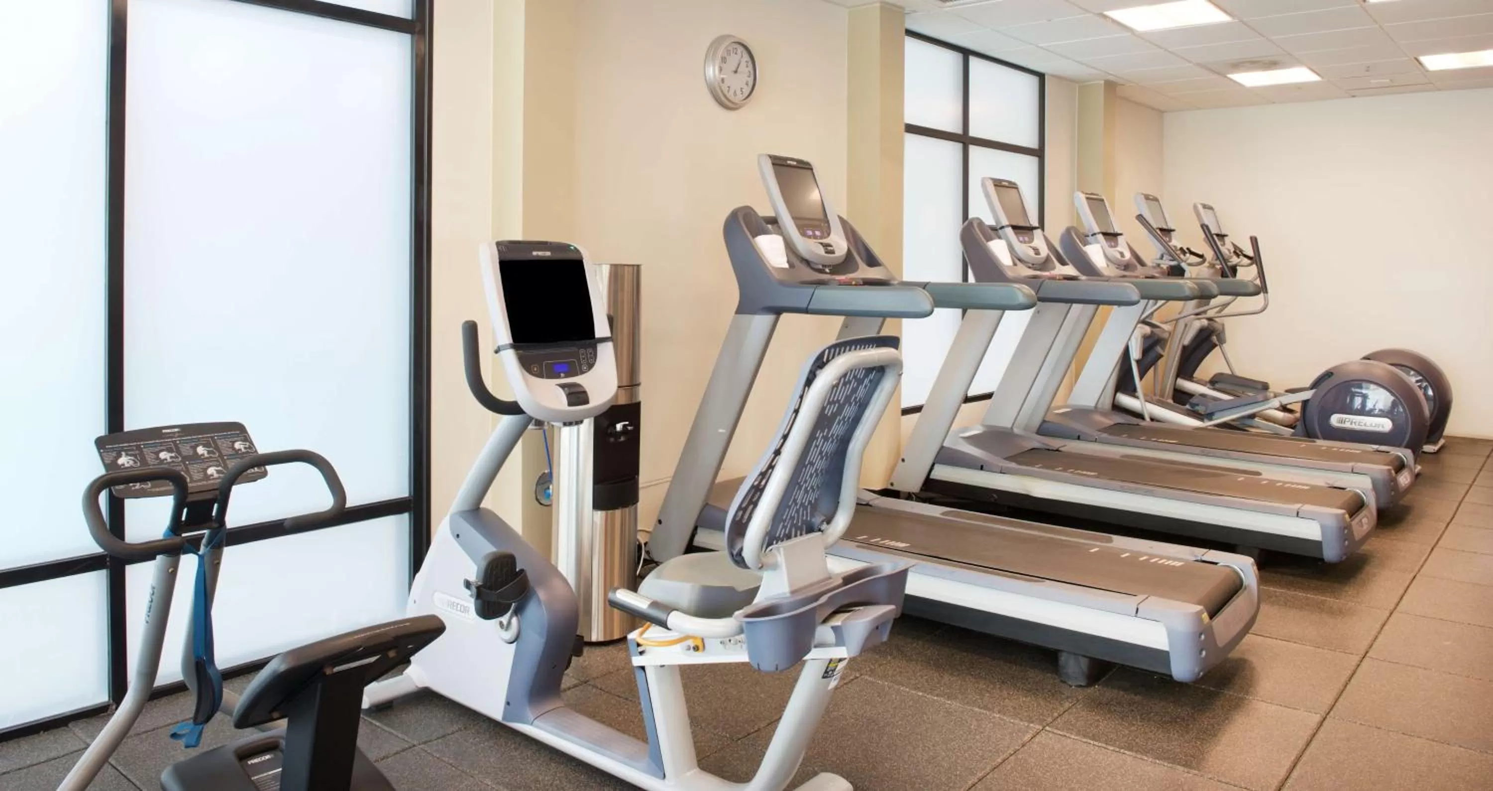 Fitness centre/facilities in Embassy Suites by Hilton Seattle North Lynnwood