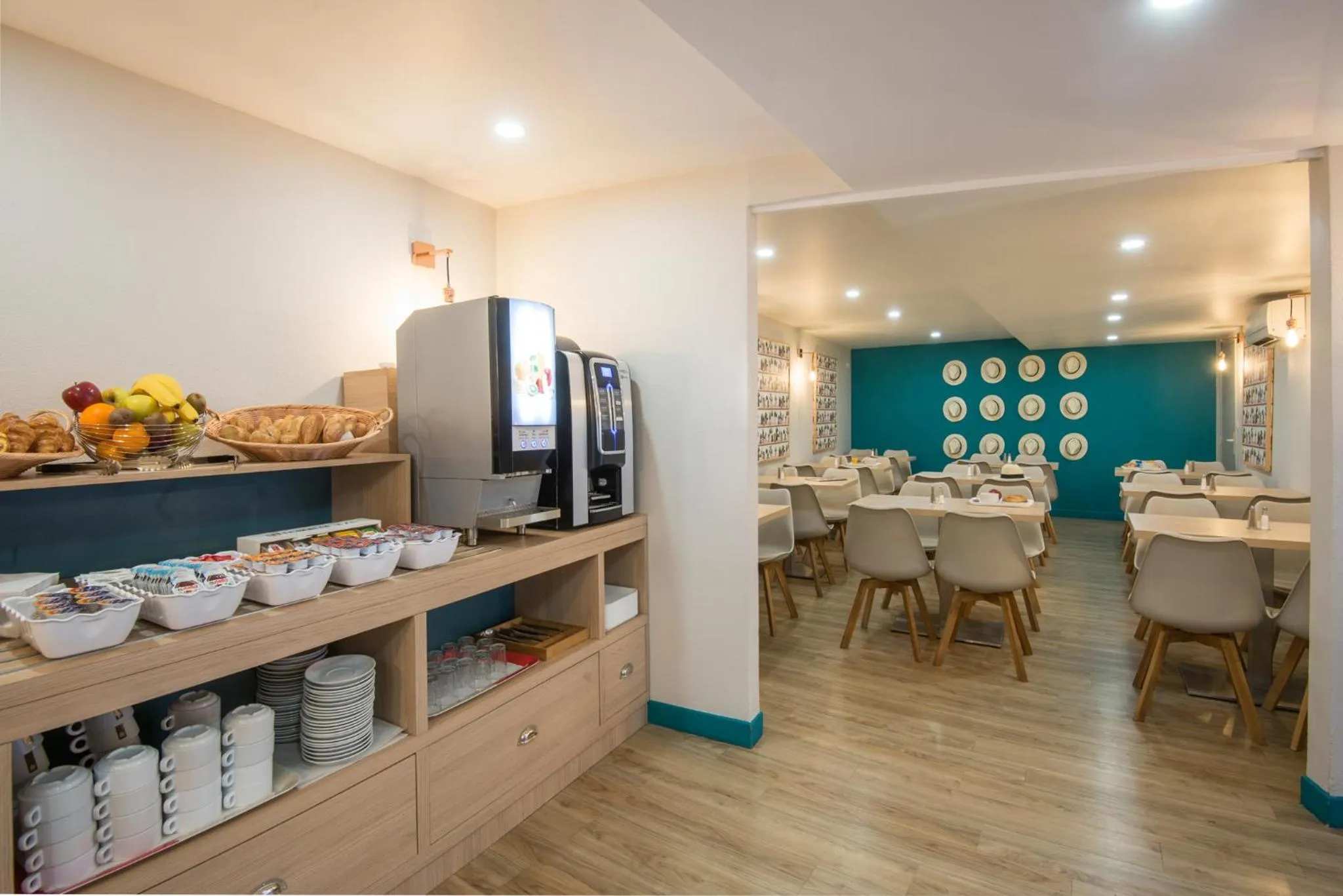 Buffet breakfast in Hotel Du Midi