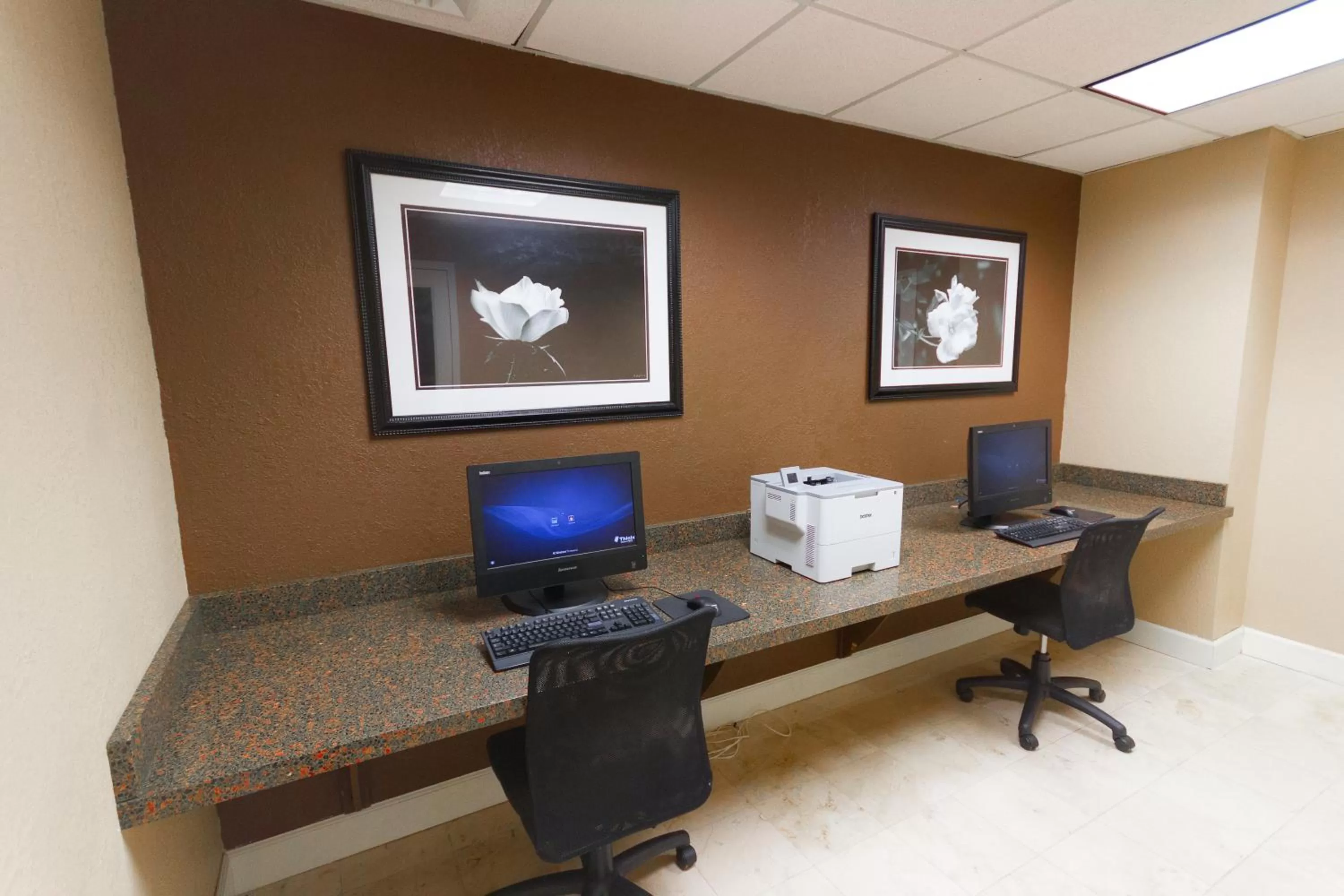 Business facilities in Clarion Inn & Suites Miami International Airport
