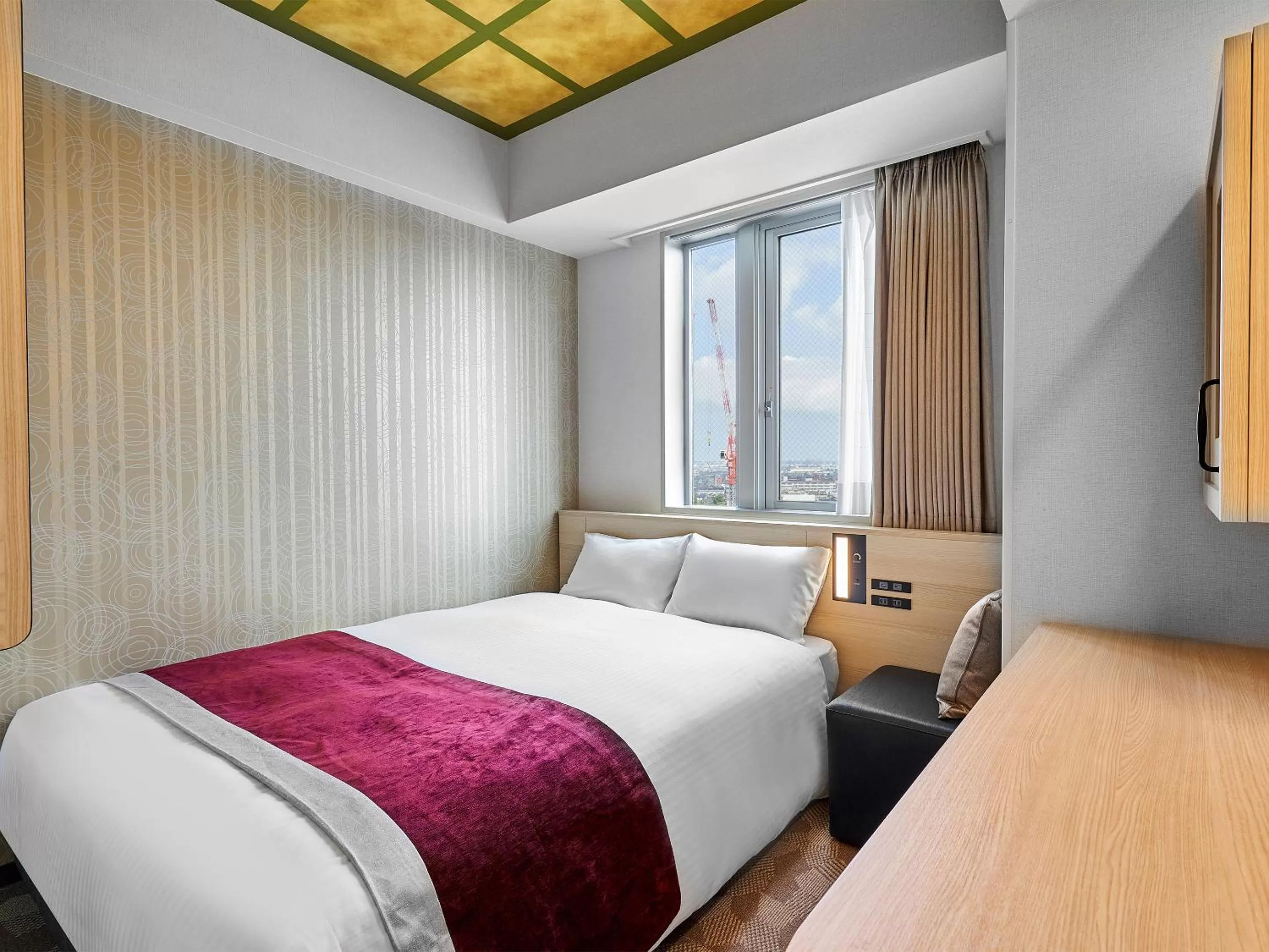 Photo of the whole room, Bed in Daiwa Roynet Hotel KANAZAWA-MIYABI