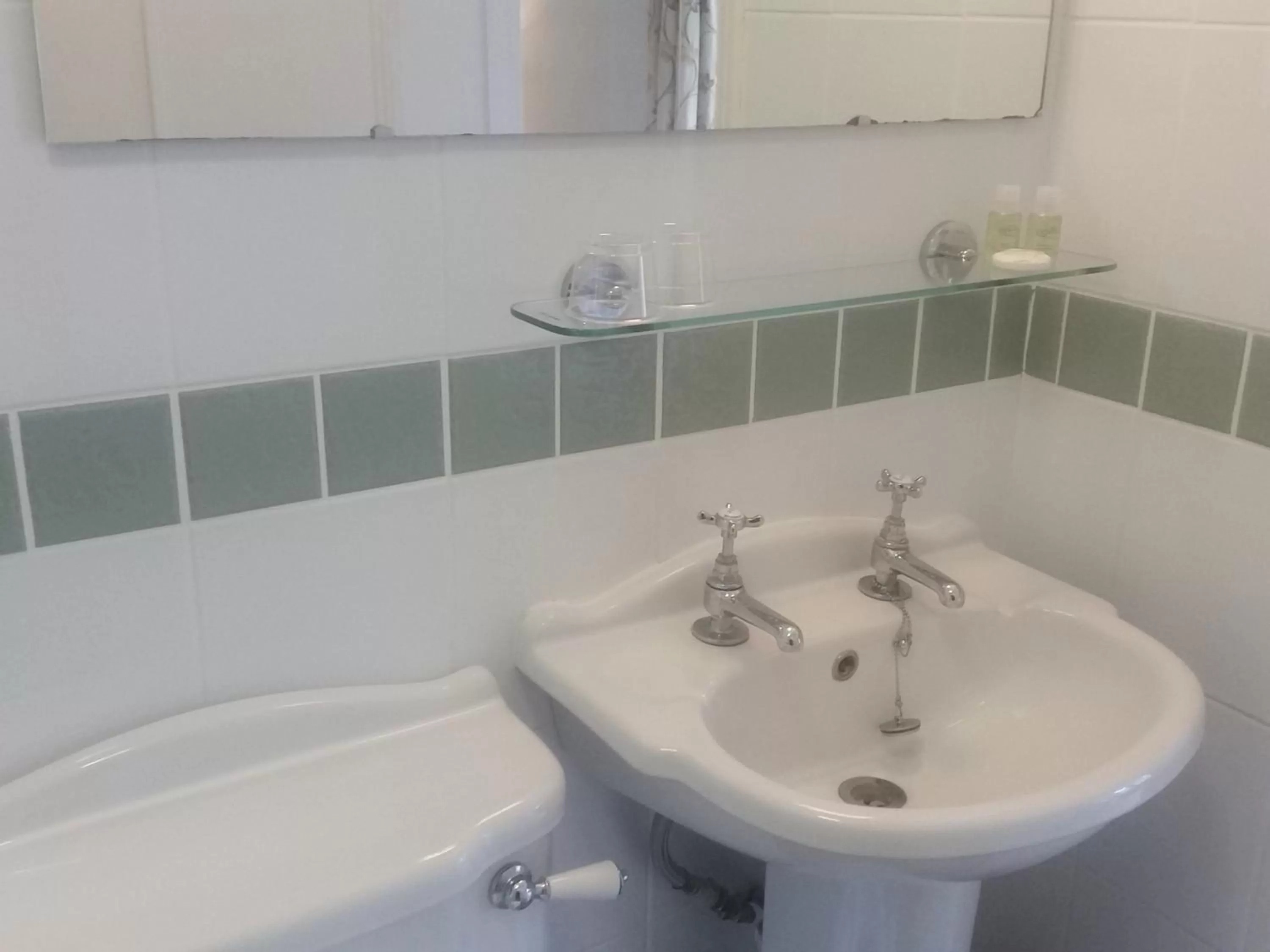 Bathroom in Kersbrook Guest Accommodation