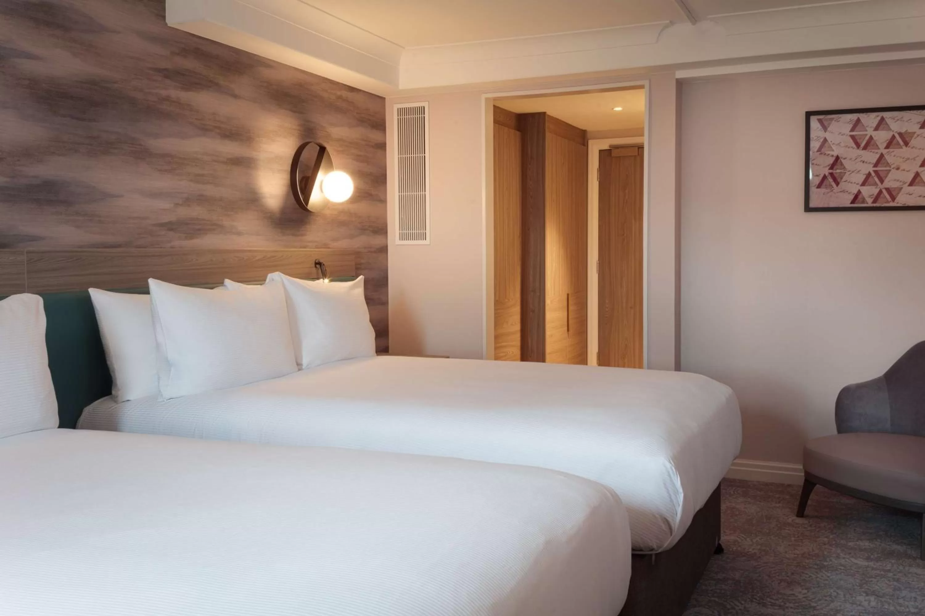 Bed in DoubleTree by Hilton Bath