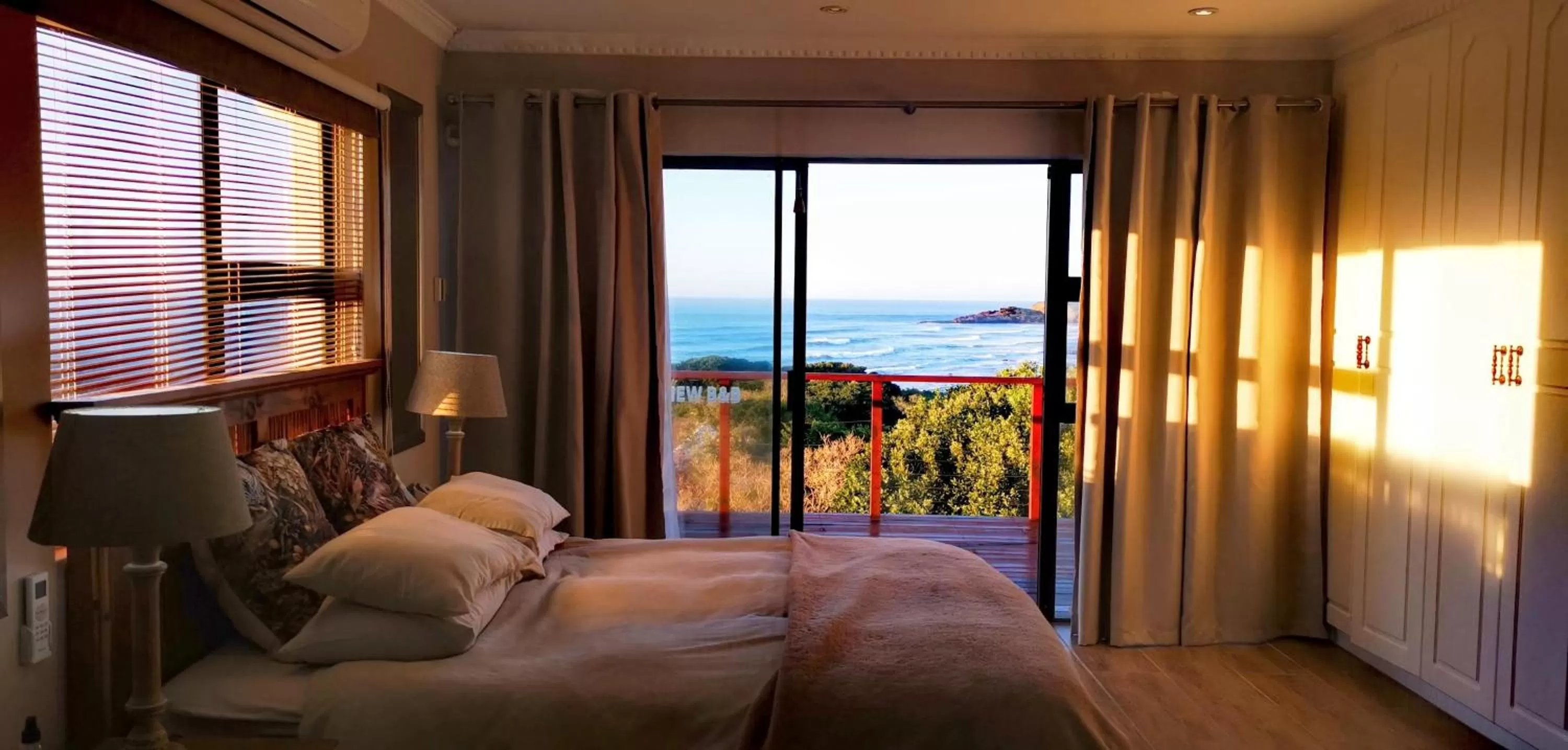 Photo of the whole room, Bed in Cove View B&B