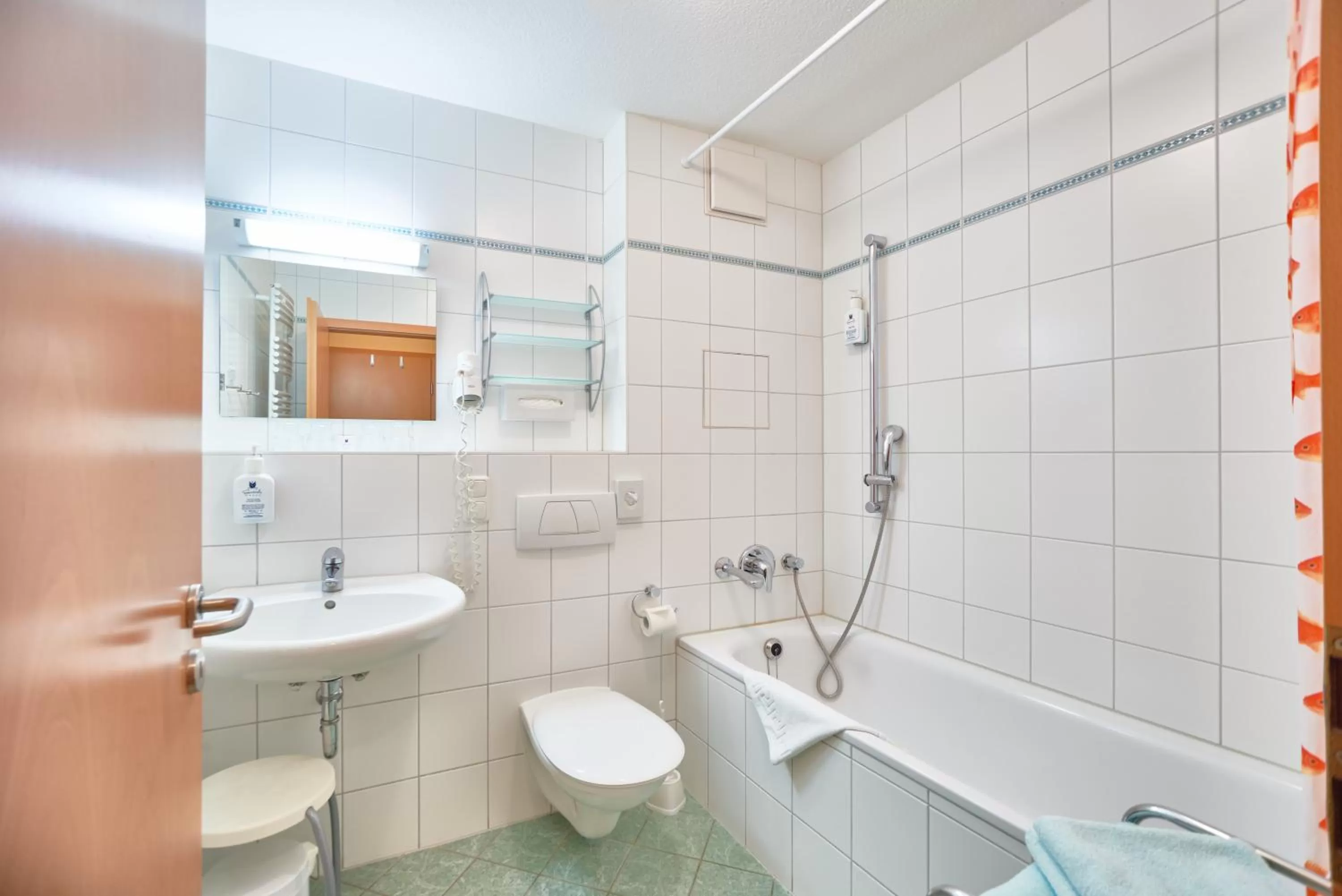 Photo of the whole room, Bathroom in Am Weststrand Apartmenthaus Waldeck