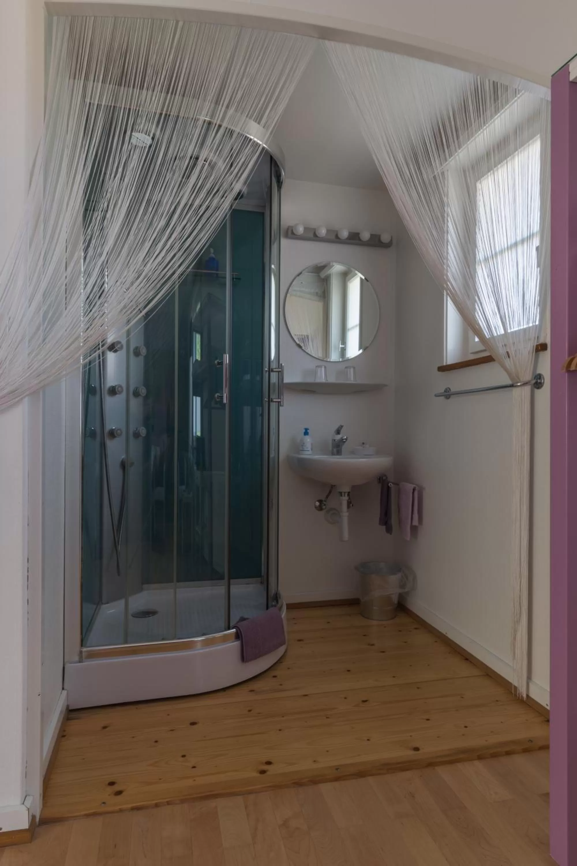 Shower, Bathroom in B&B Kalimera Pratteln
