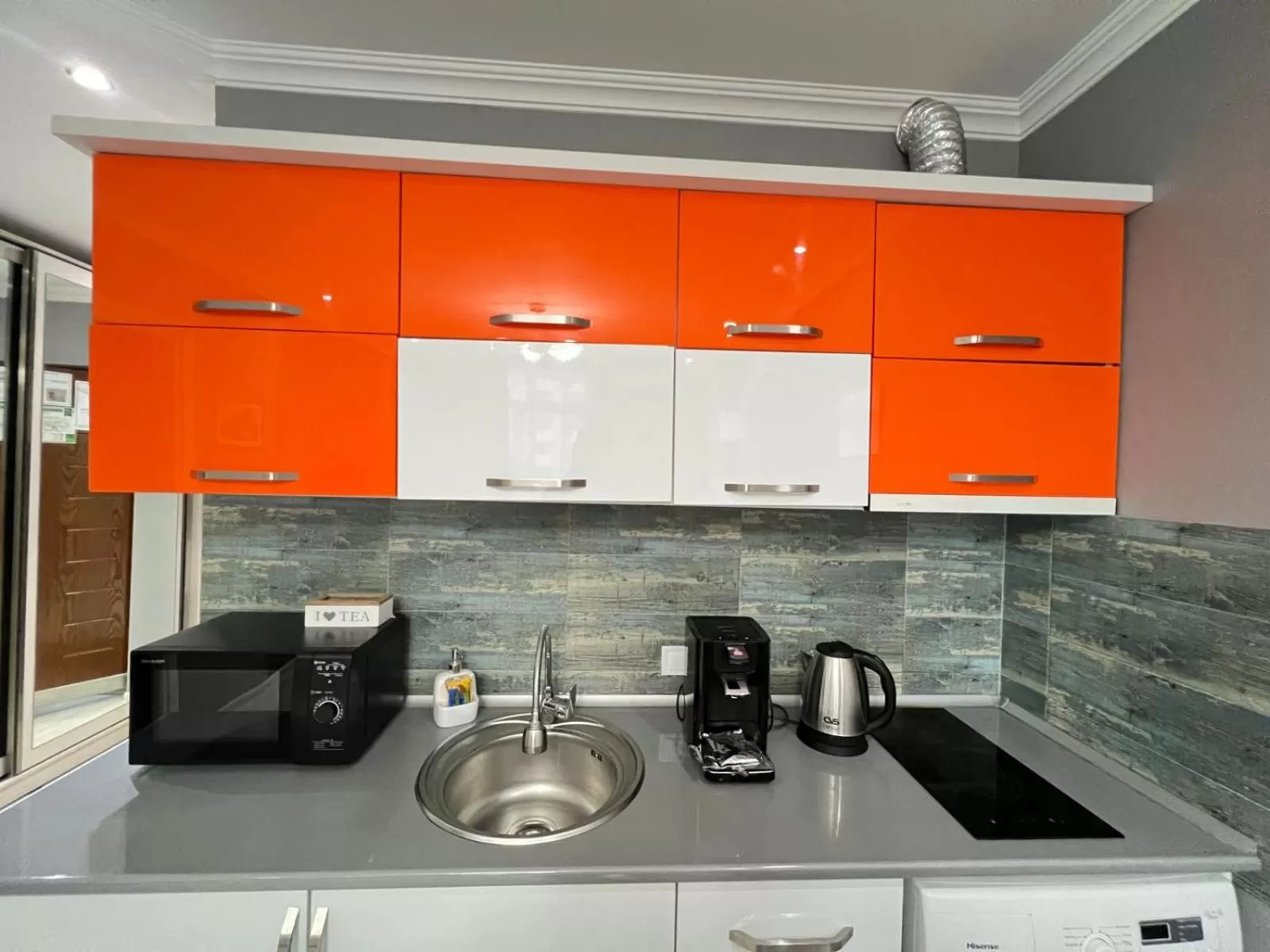 Living room, Kitchen/Kitchenette in Aparthotel Holiday Lux Batumi