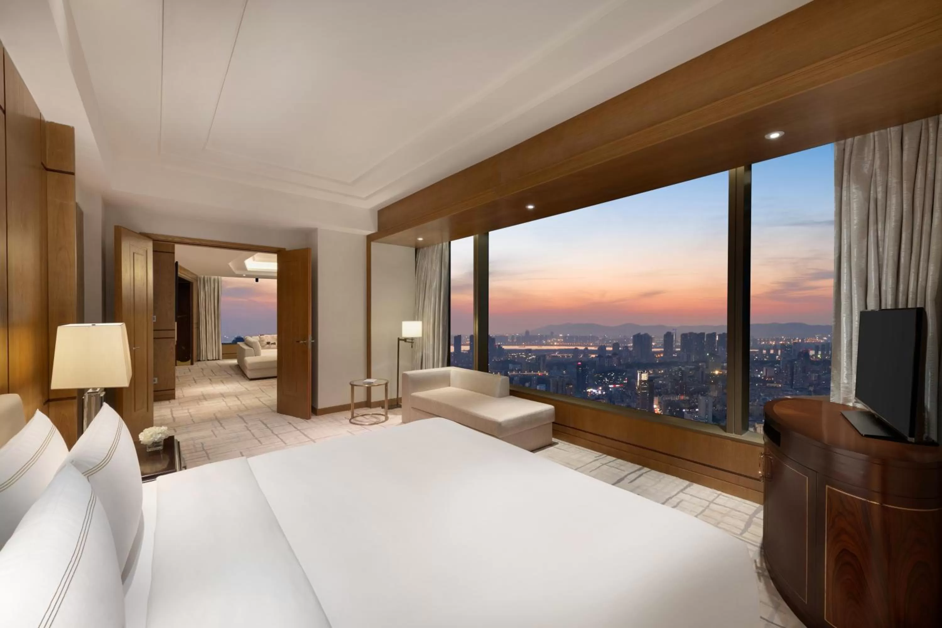 Living room, Bed in Shangri-La Nanjing