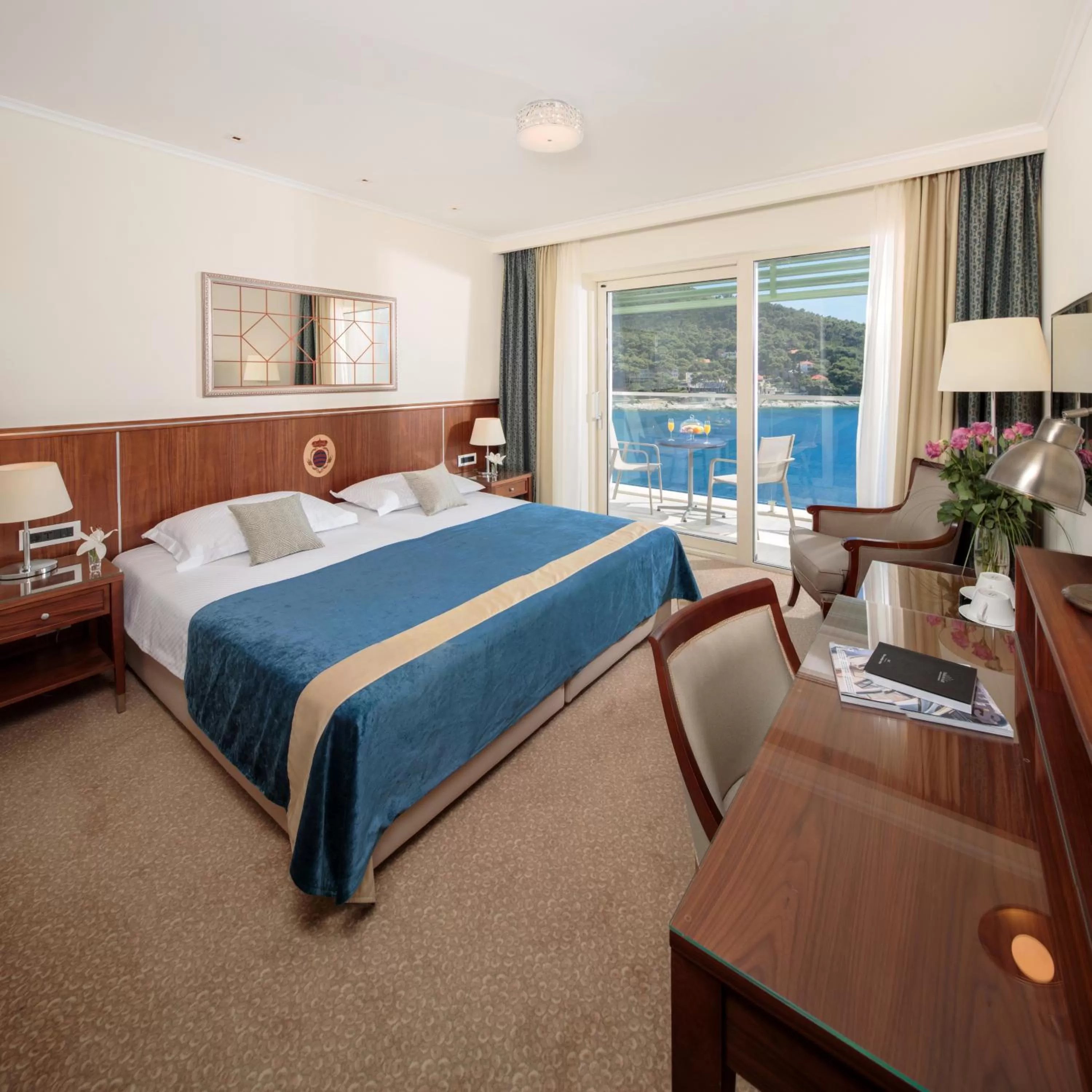 Photo of the whole room, Bed in Hotel More