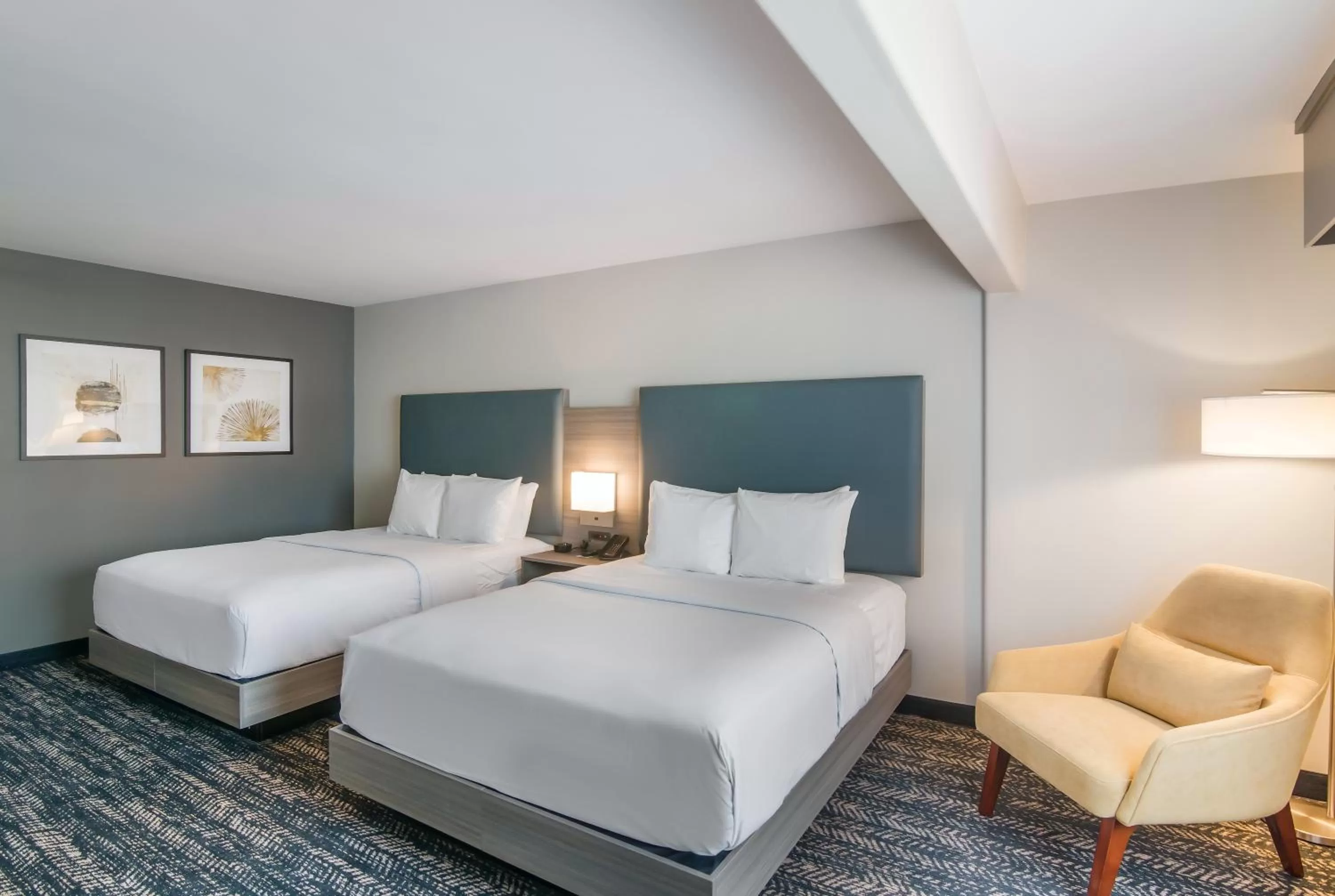 Bed in Hourglass Hotel, an Ascend Collection Hotel