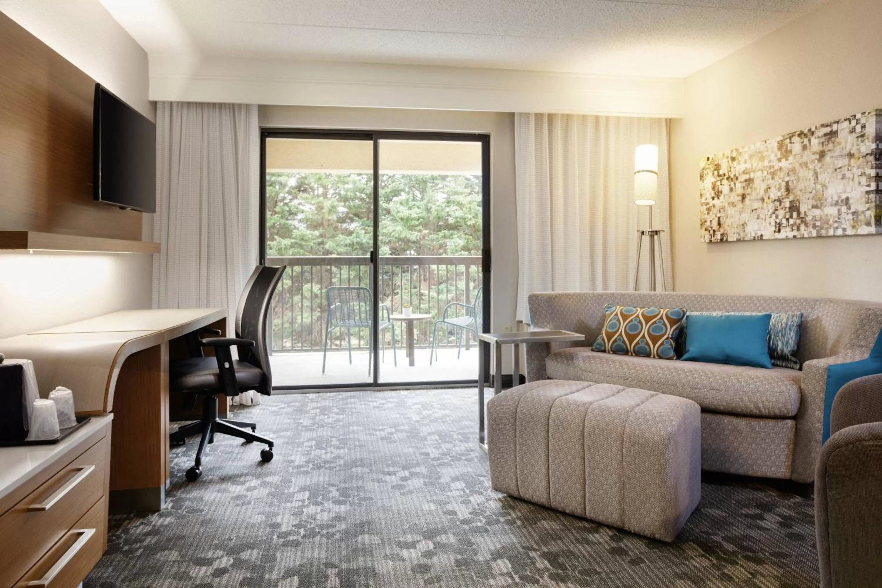 Suite, 1 King, Sofa bed in Courtyard Harrisonburg