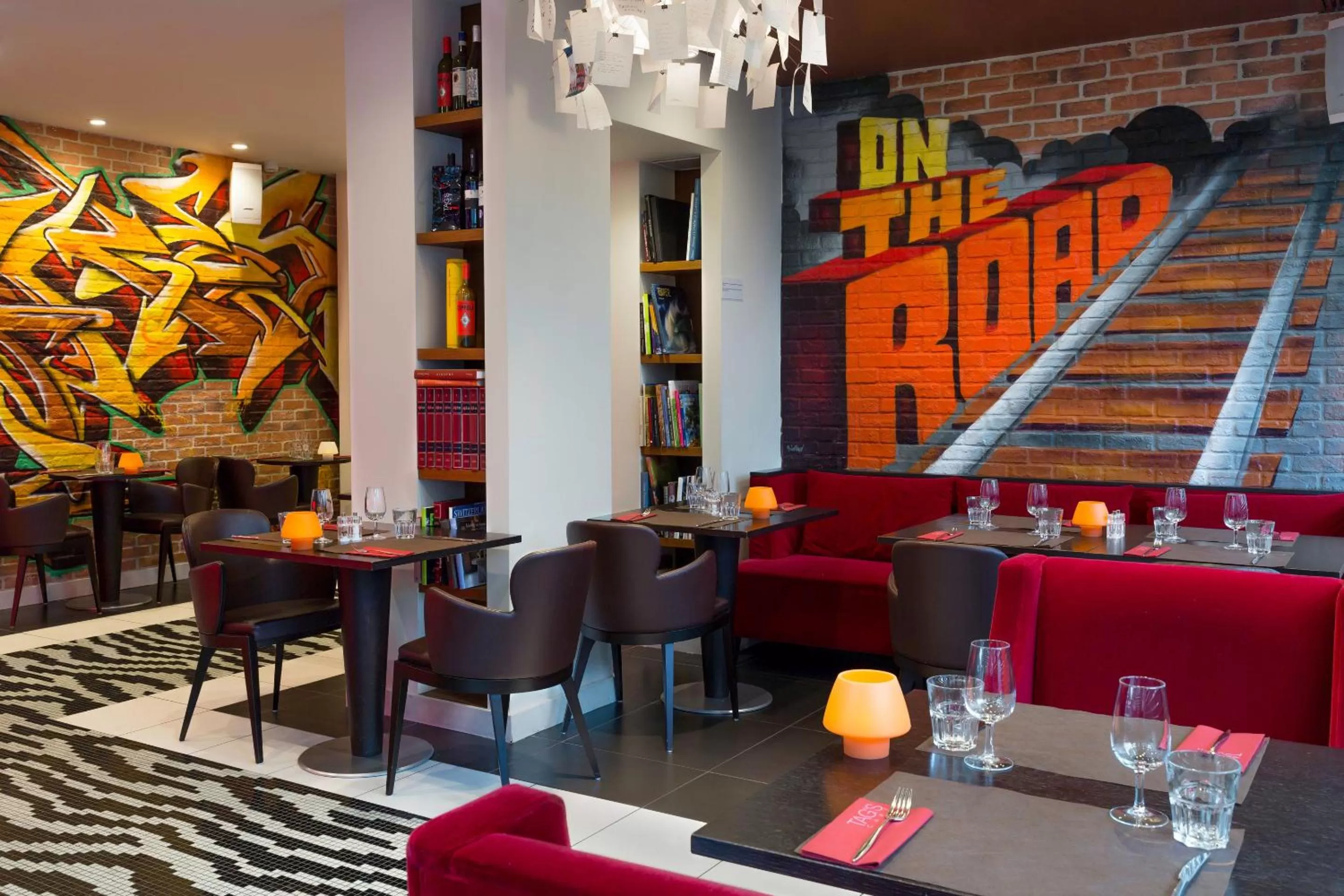 Restaurant/places to eat in N’vY Manotel