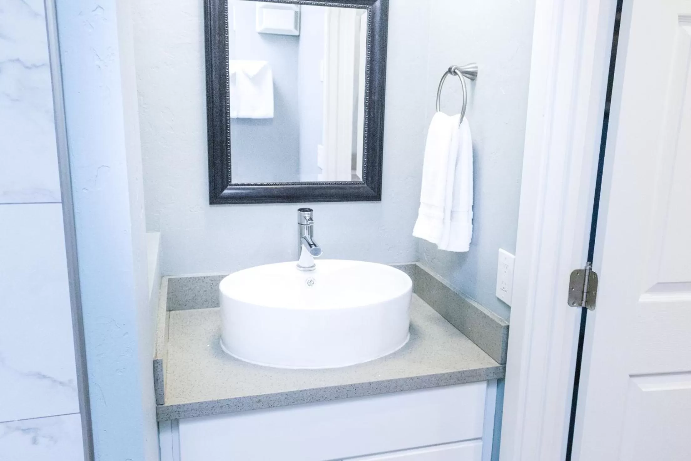 Bathroom in Ocean Echo Inn & Beach Cottages