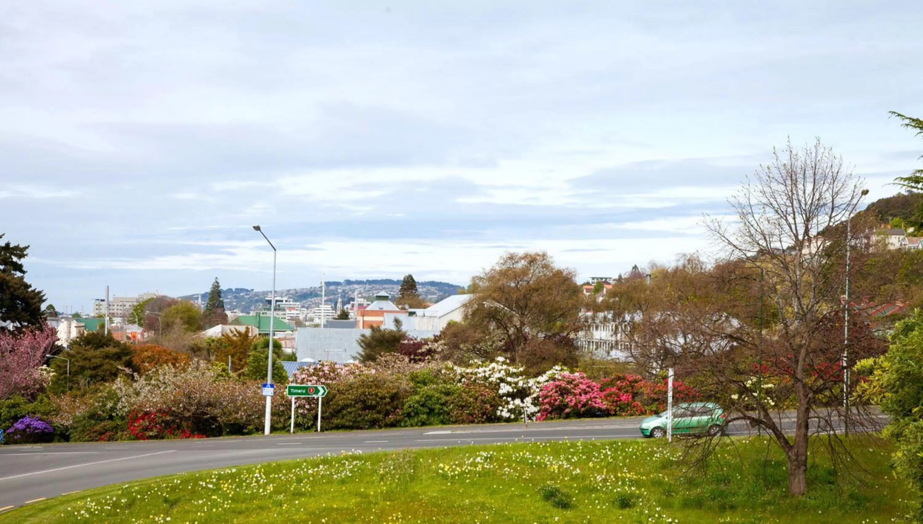 Street view in Aria on Bank