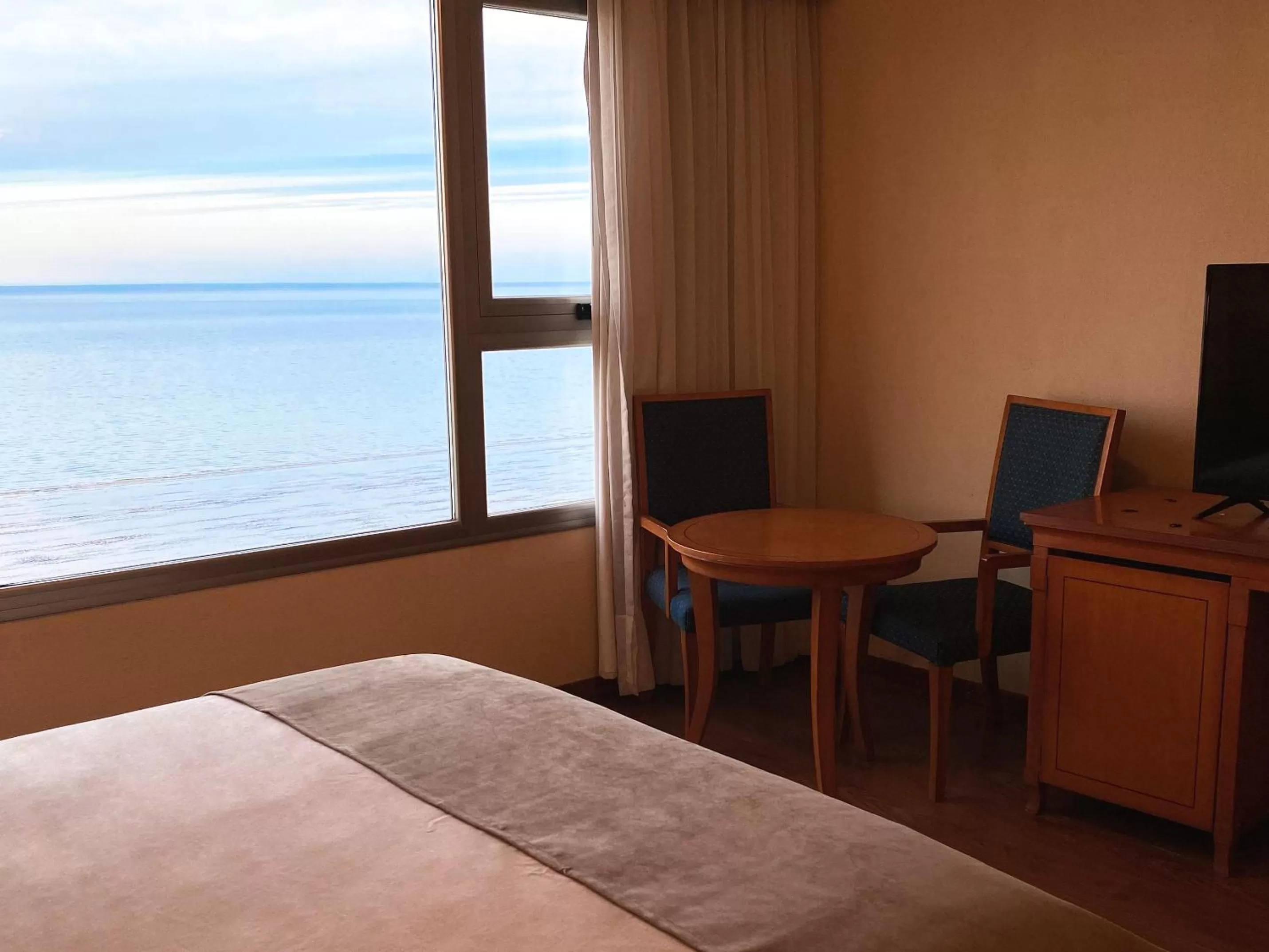 Bedroom, Bed in Yene hue