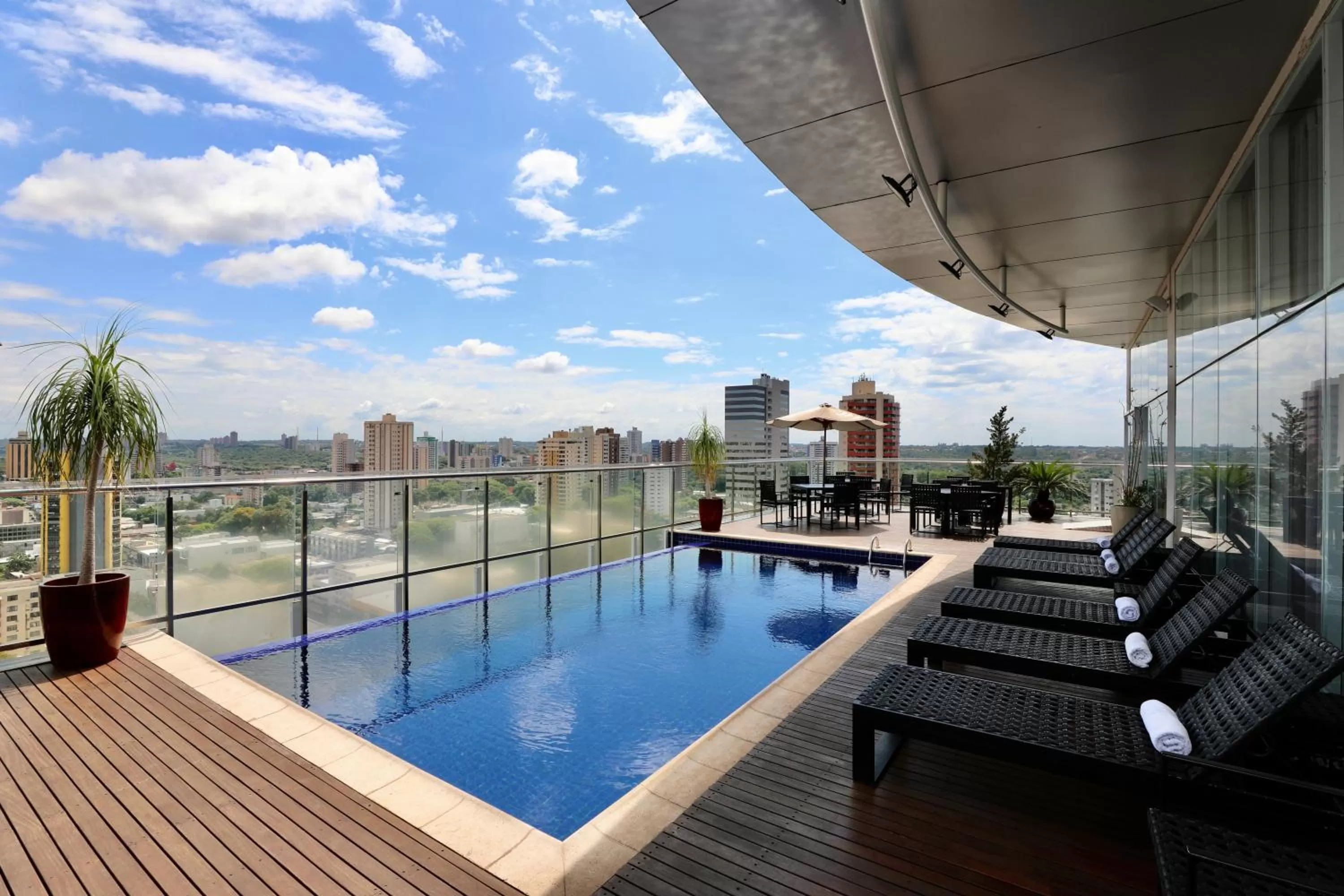 Swimming pool in Viale Tower Hotel