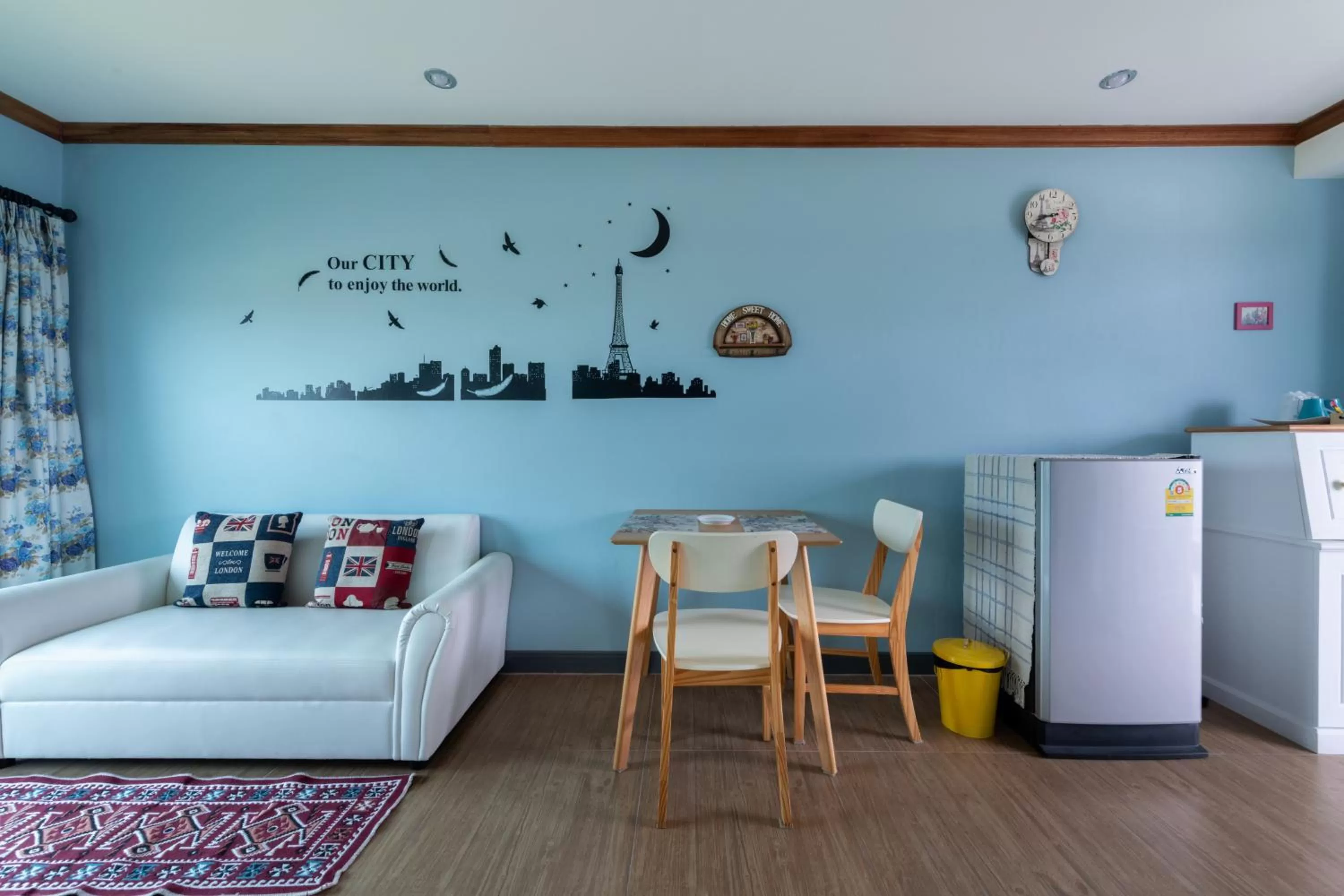 Living room in The Lilly Hotel