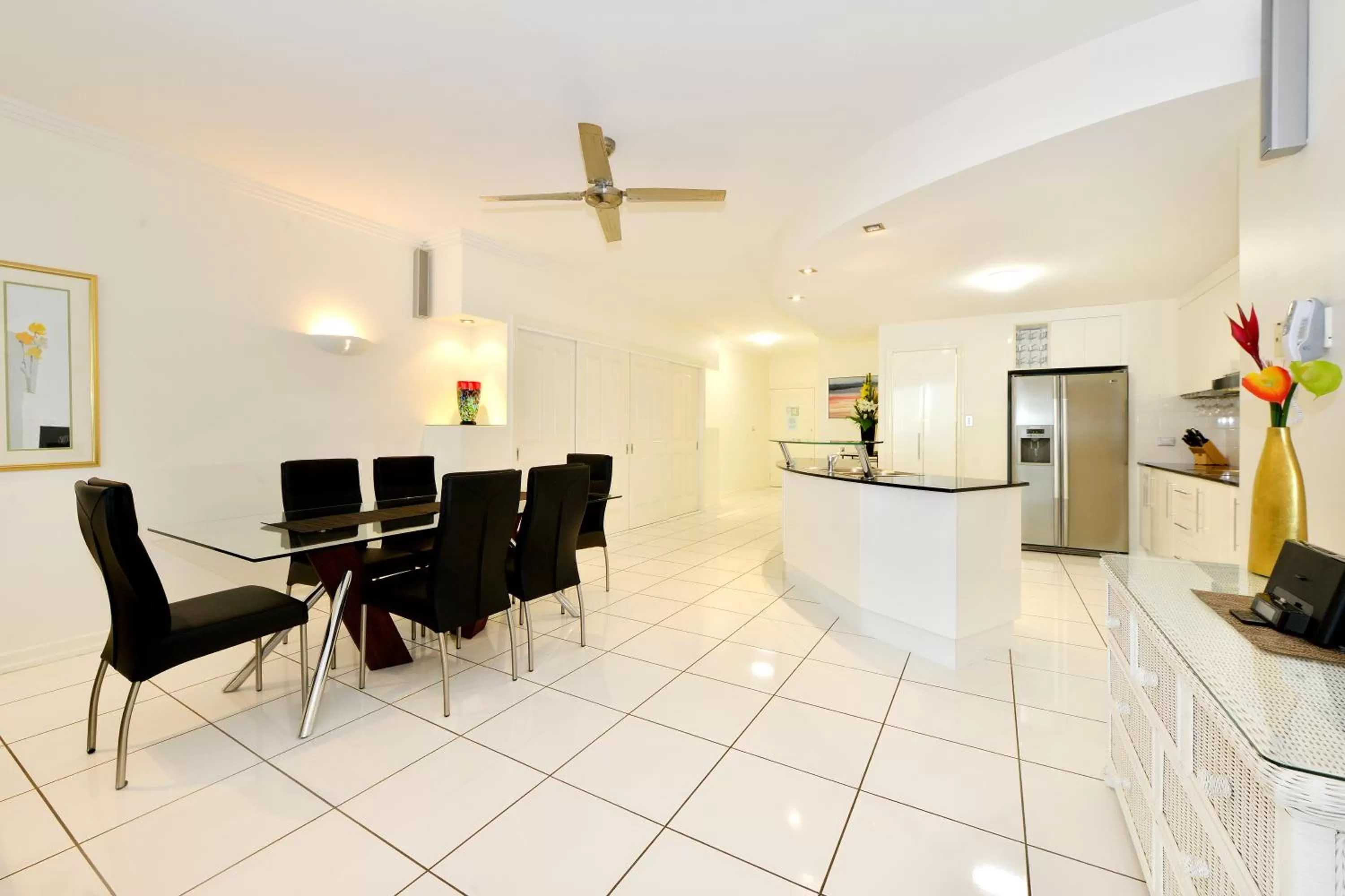 Kitchen or kitchenette in Bellevue At Trinity Beach