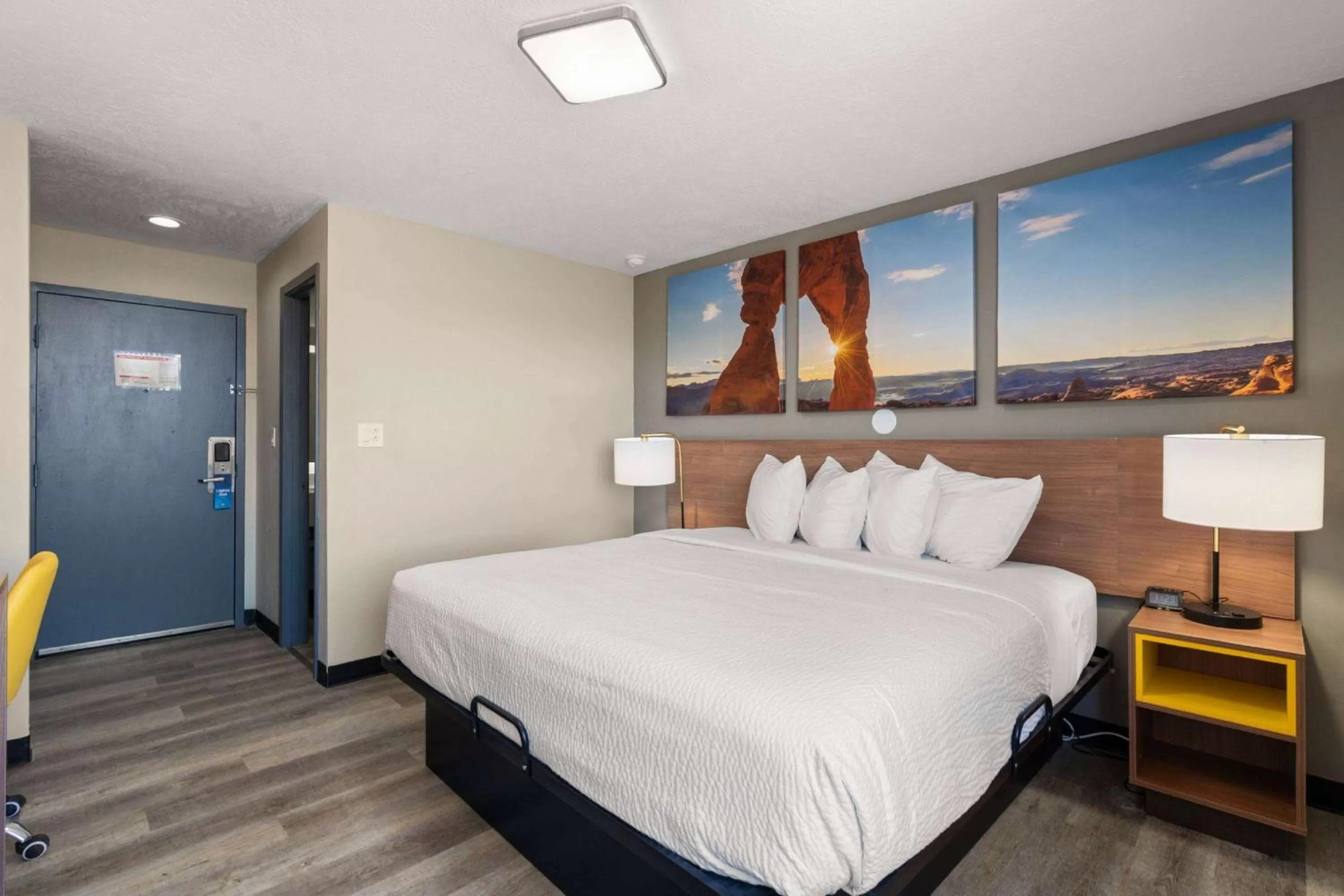 Photo of the whole room, Bed in Days-Inn by Wyndham Albuquerque I-25