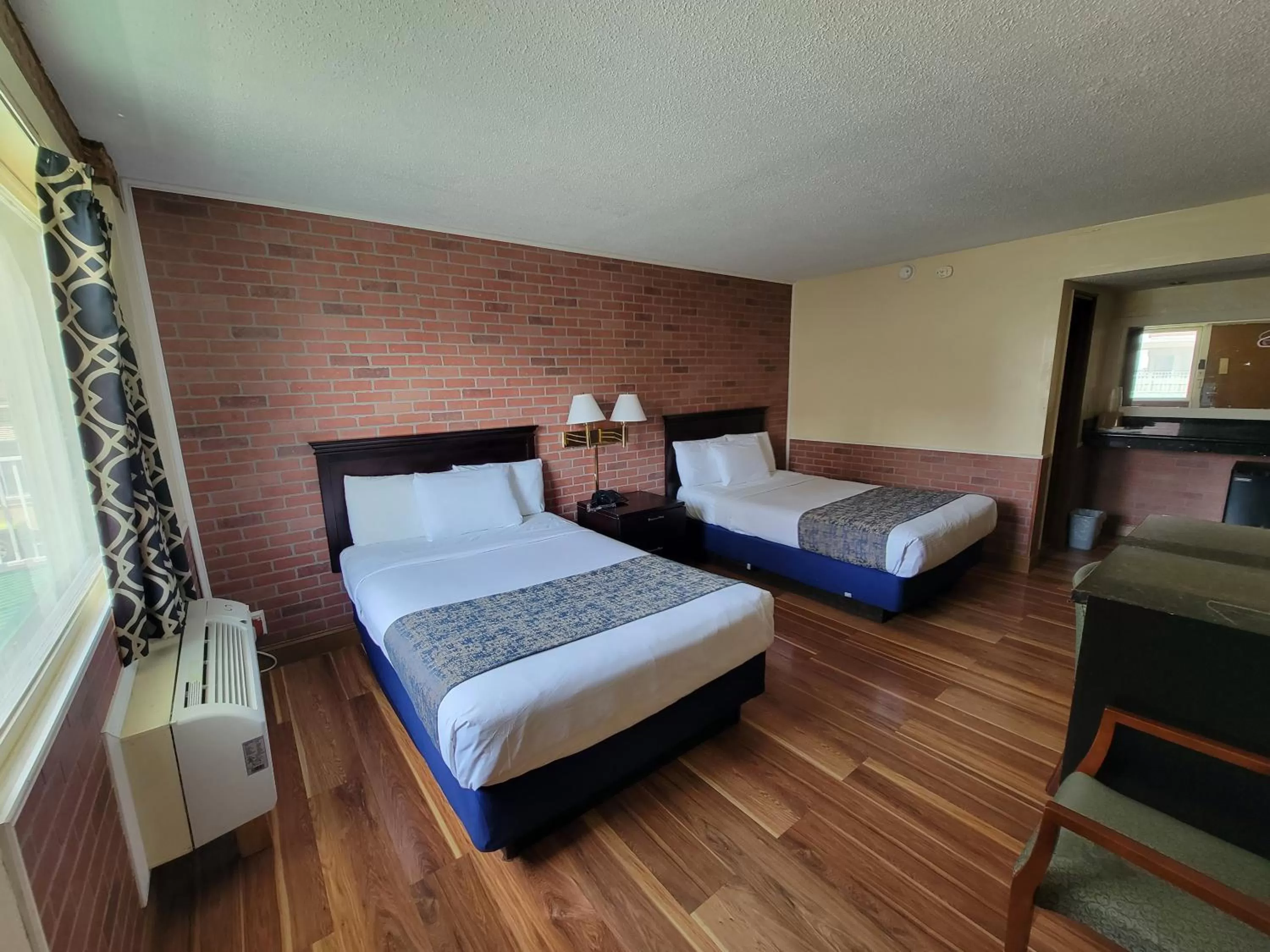 Photo of the whole room, Bed in Eldorado Atlantic City Beach Block