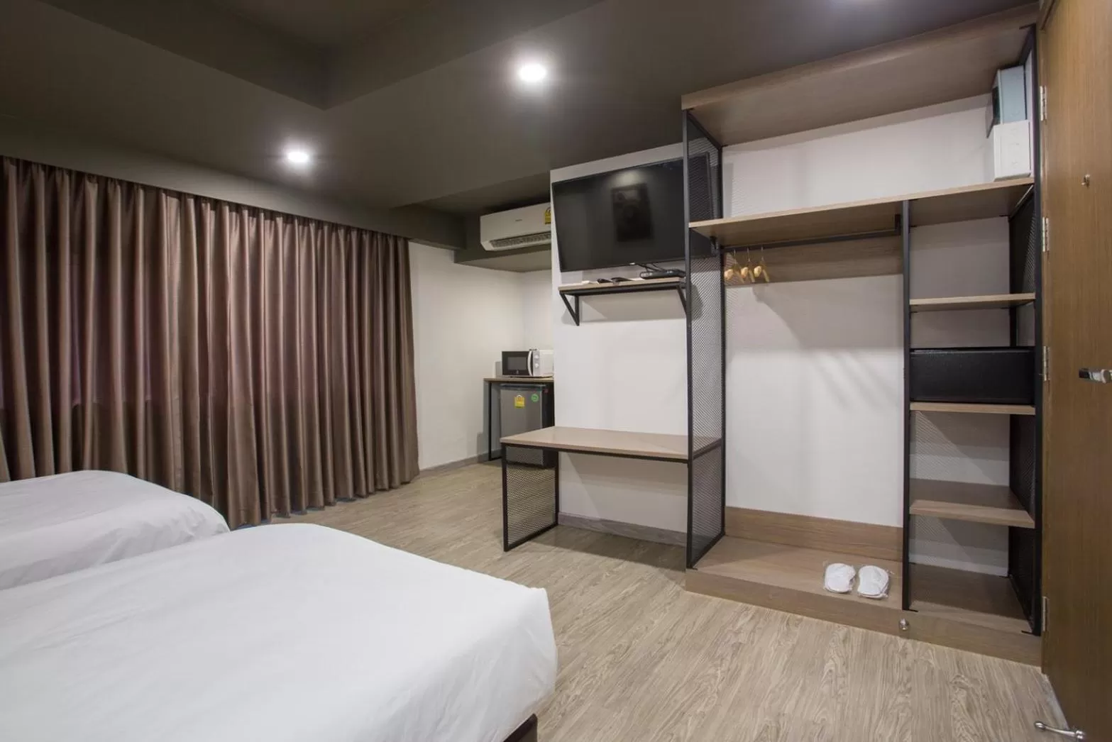 Photo of the whole room, Bed in Toptel Thaphra - ท็อปเทล ท่าพระ