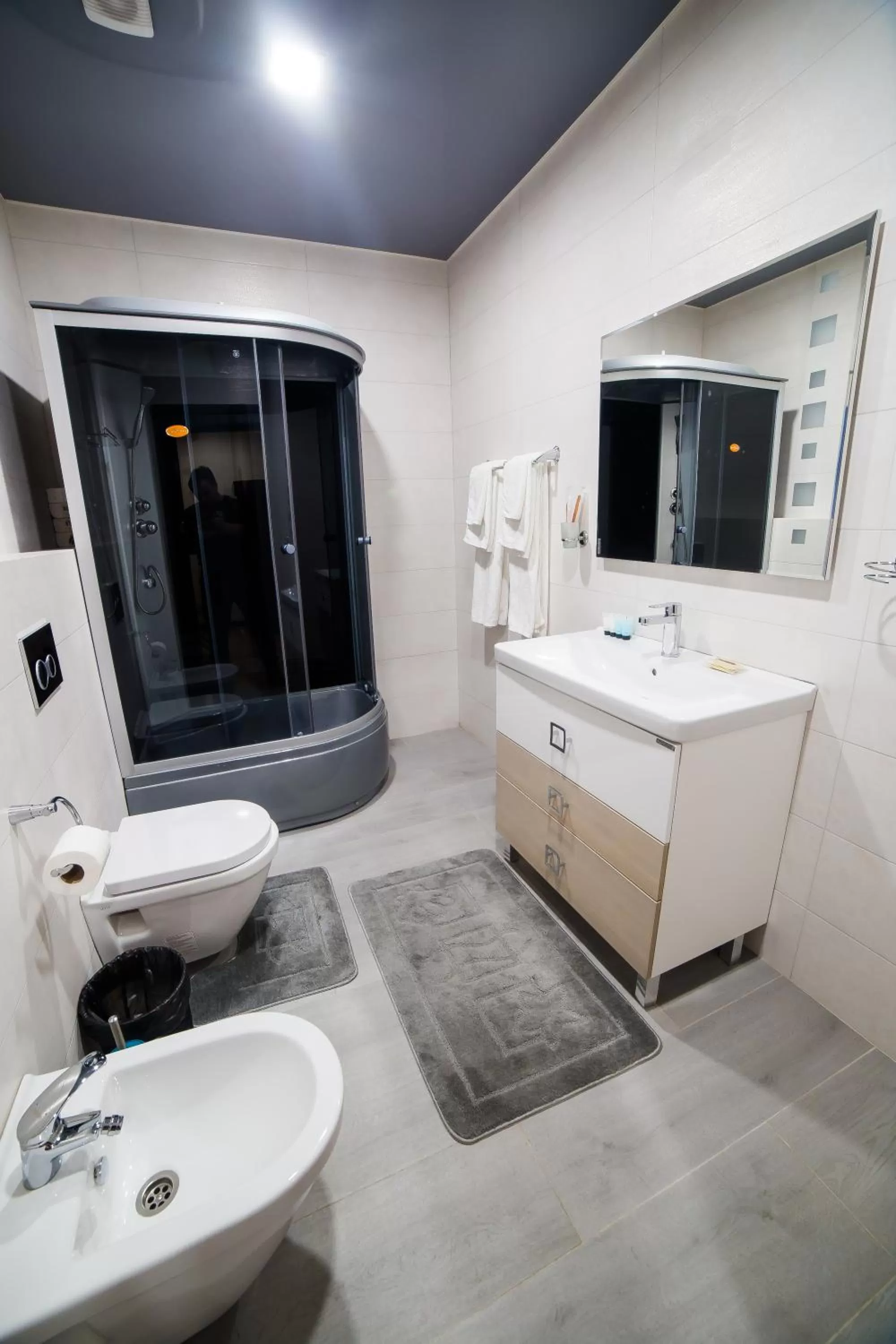 Shower in Golden Hotel