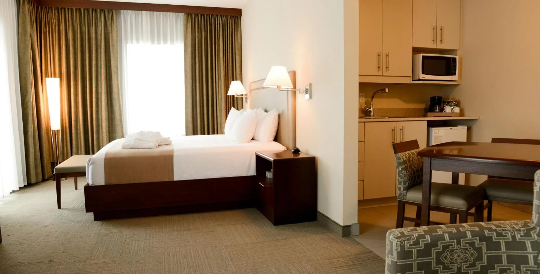 King Room with Kitchenette in Château Arnaud