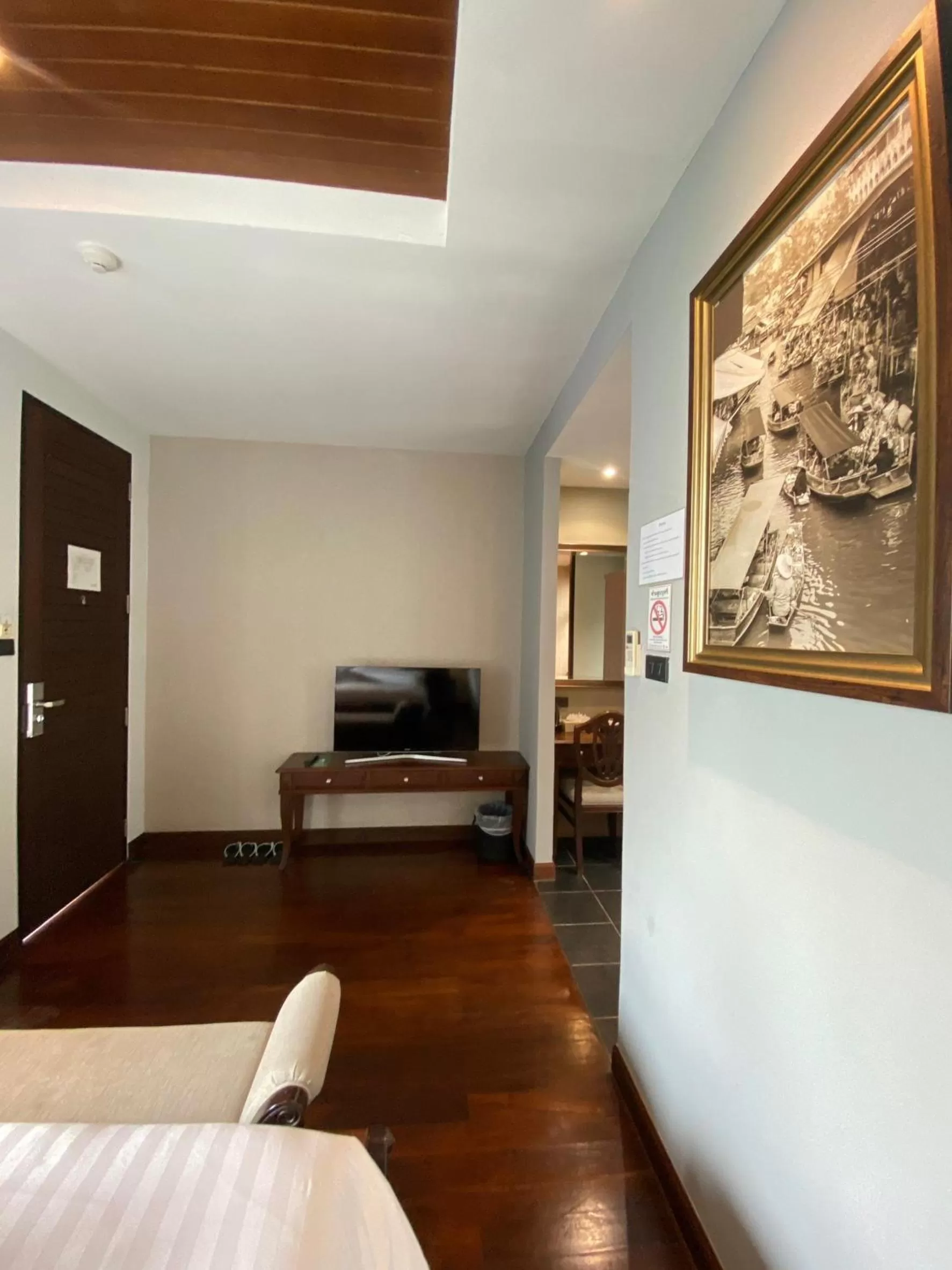 Bed in Yotaka Bangkok Hotel