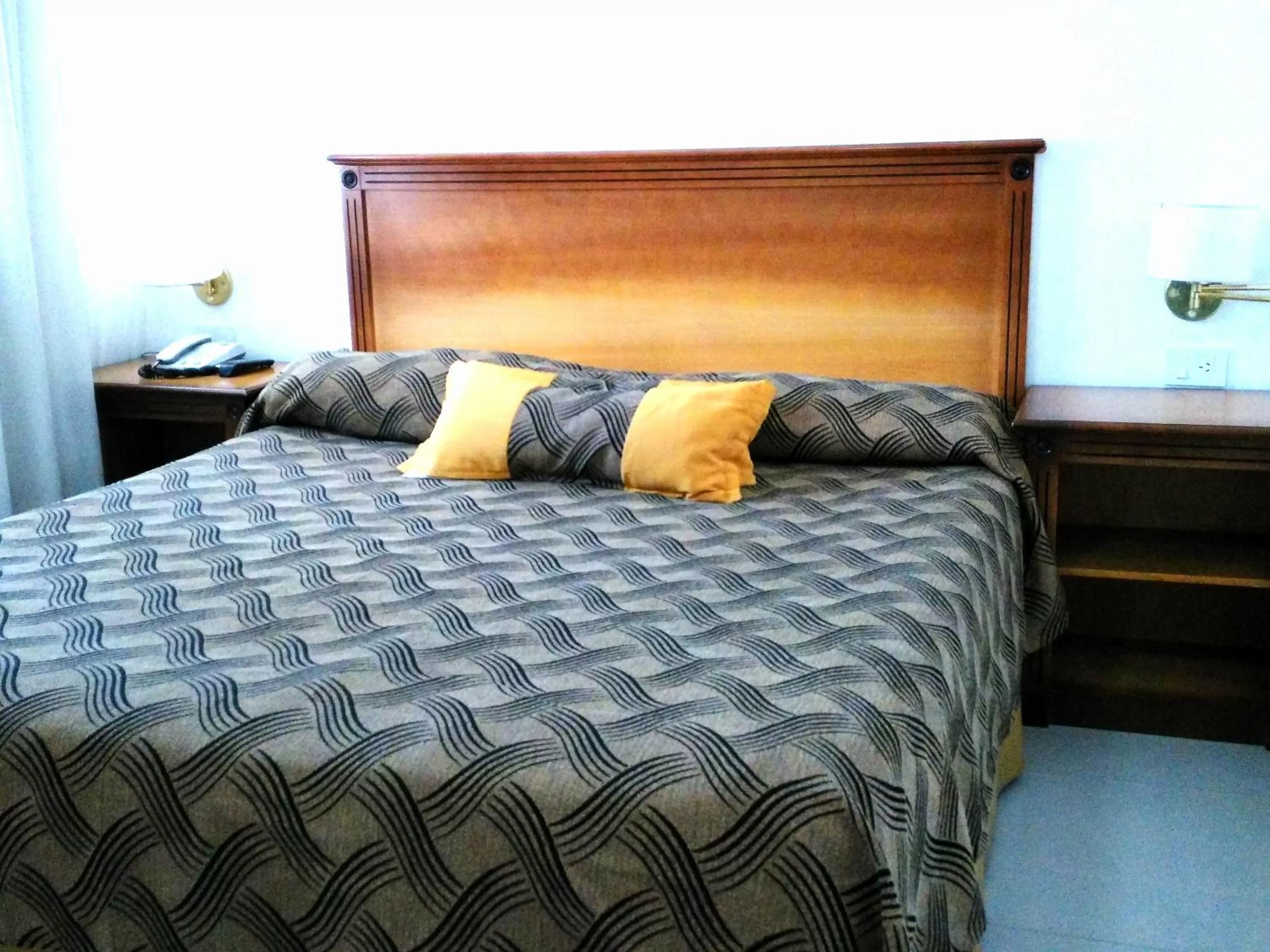 Bedroom, Bed in Tritone Hotel