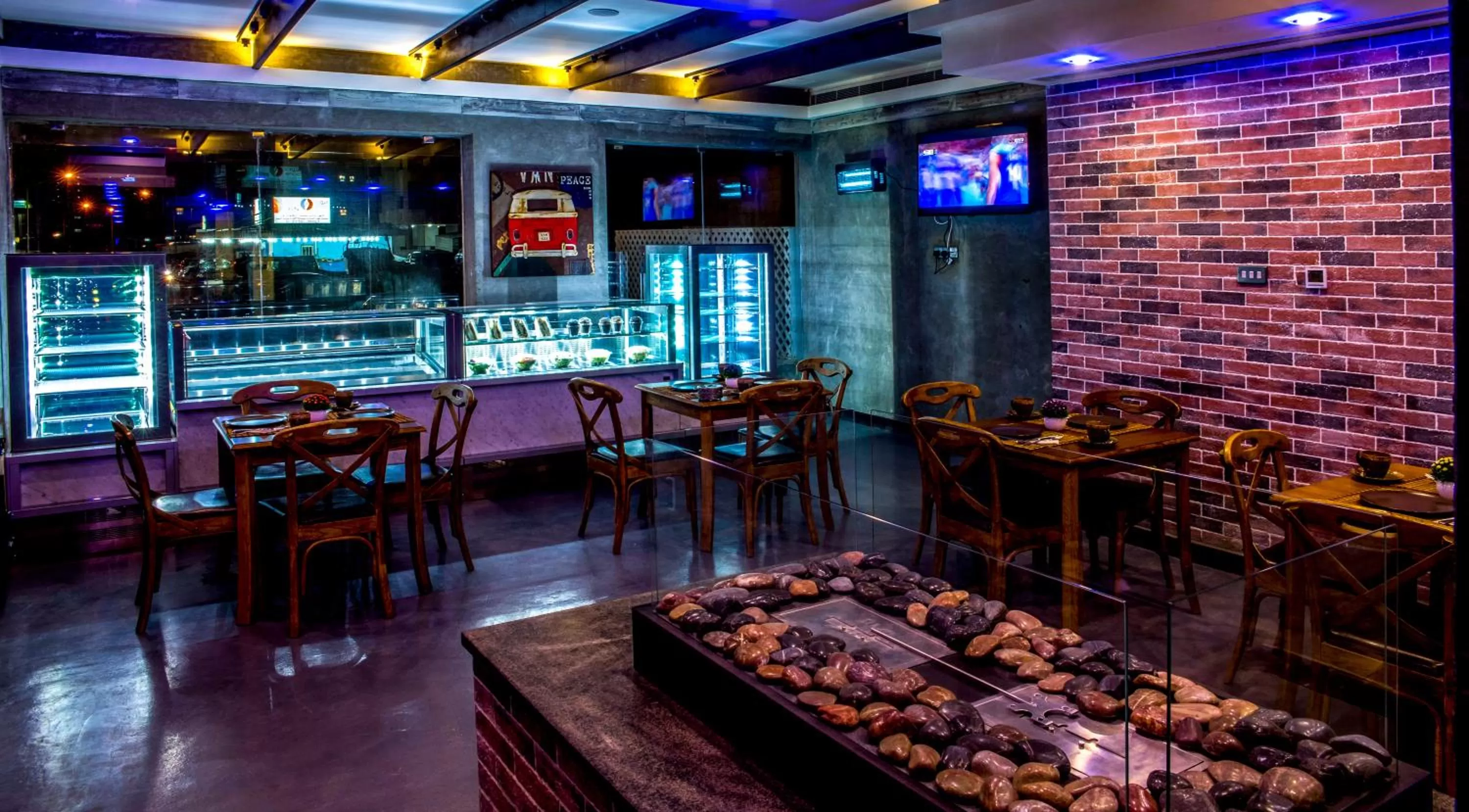 Restaurant/Places to Eat in Flowery Holiday Suites