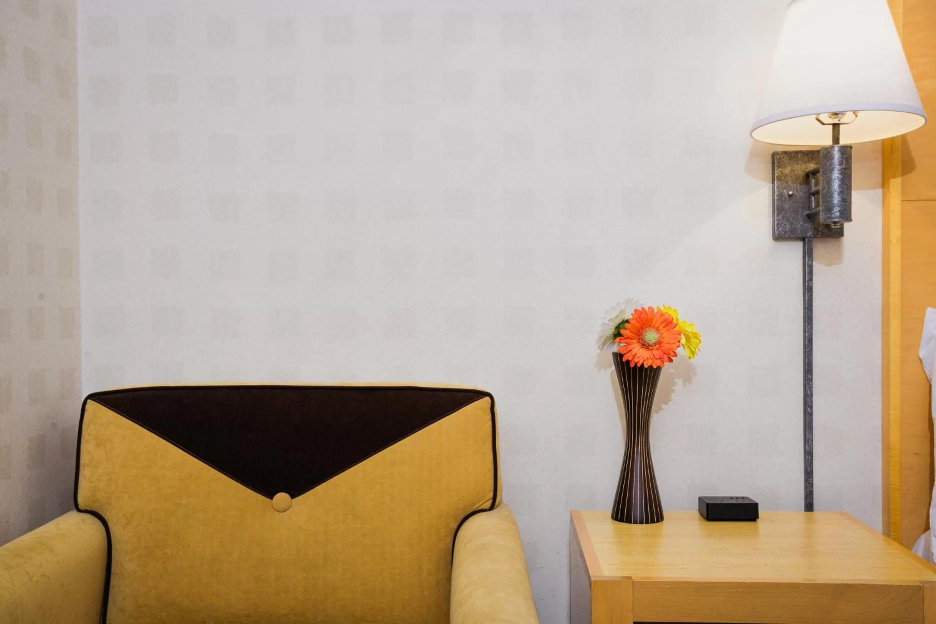 Seating area in Menlo Park Inn