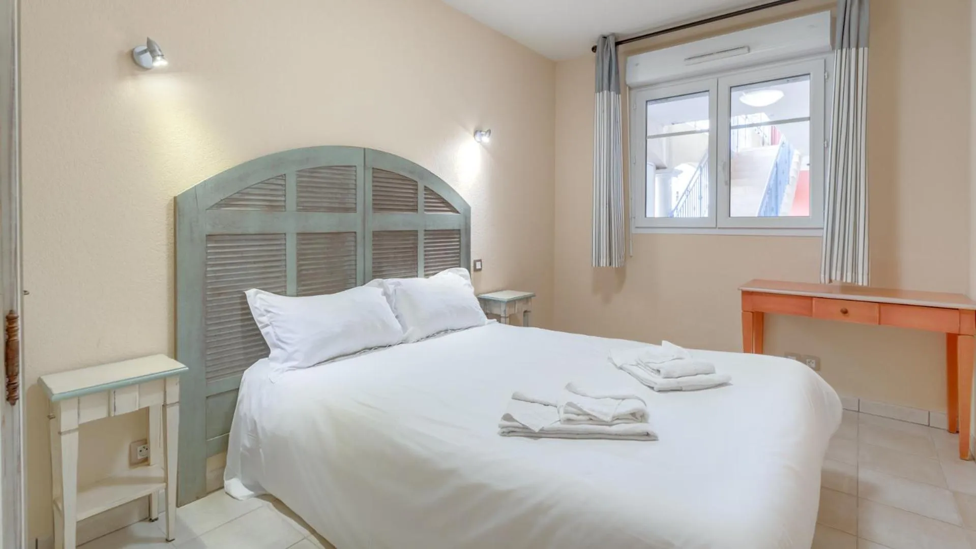 Photo of the whole room, Bed in Vacancéole – Le Domaine de Camiole