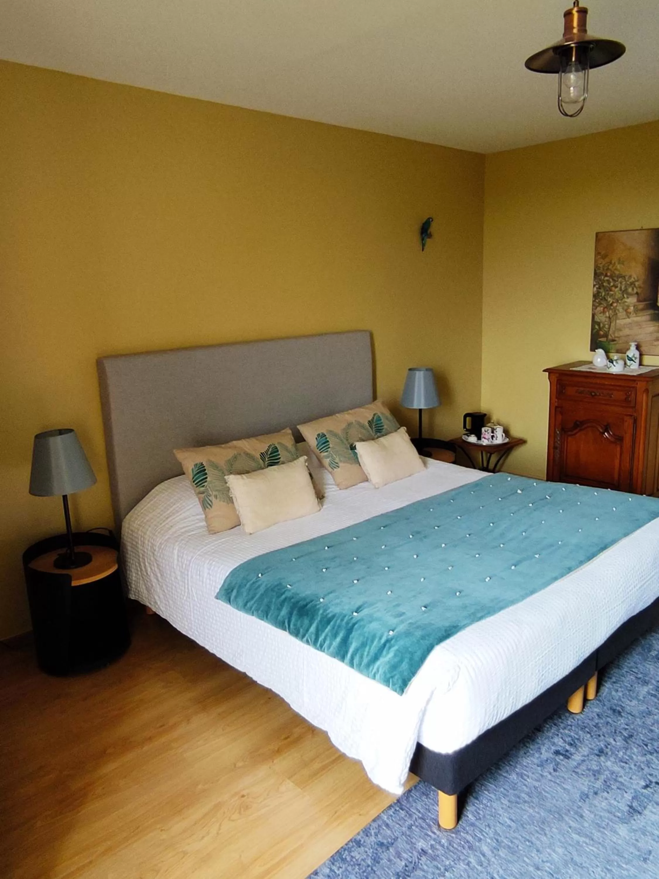 Bed in Maison de Kersalomon