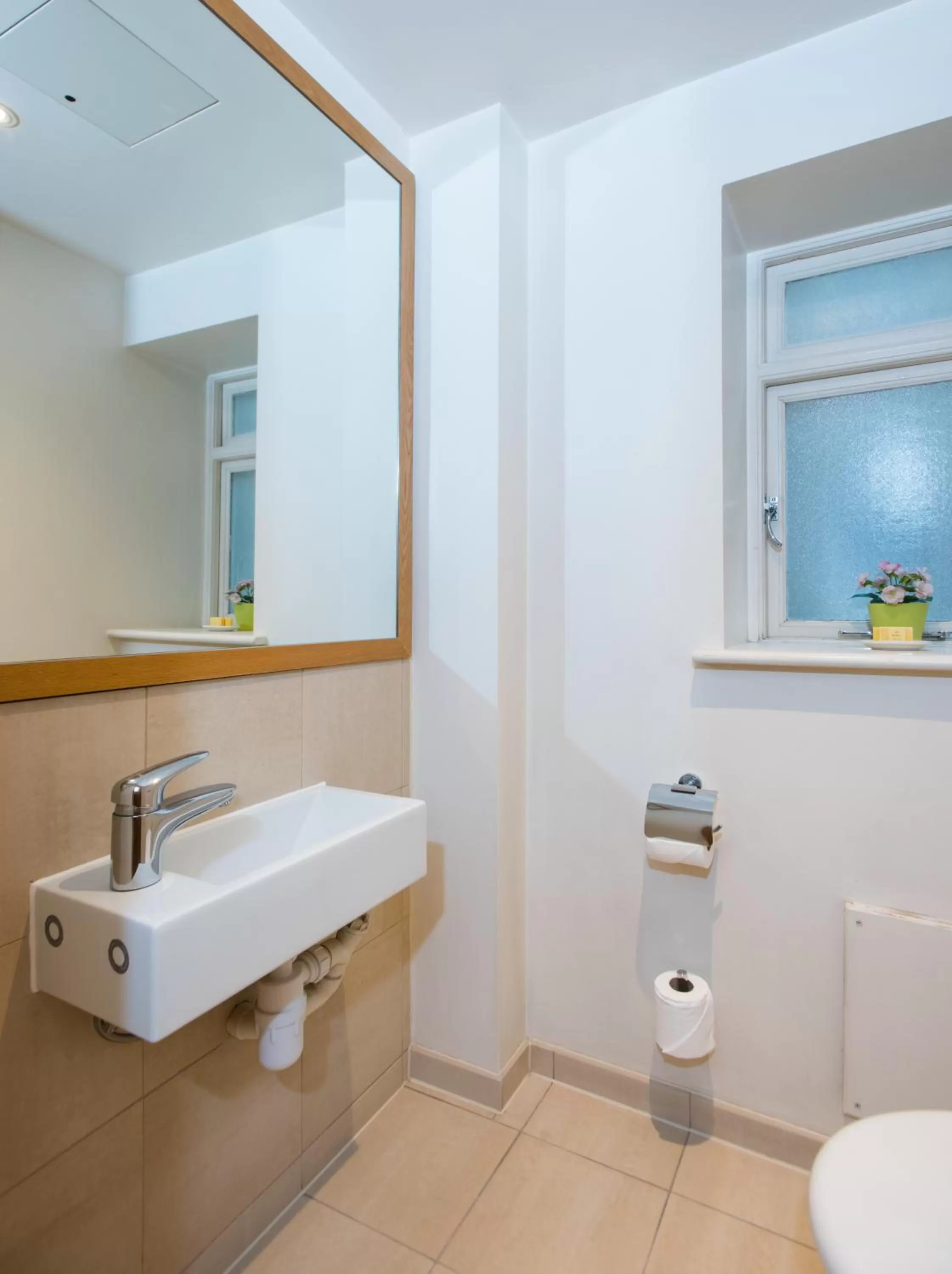 Bathroom in The Park City Grand Plaza Kensington Hotel