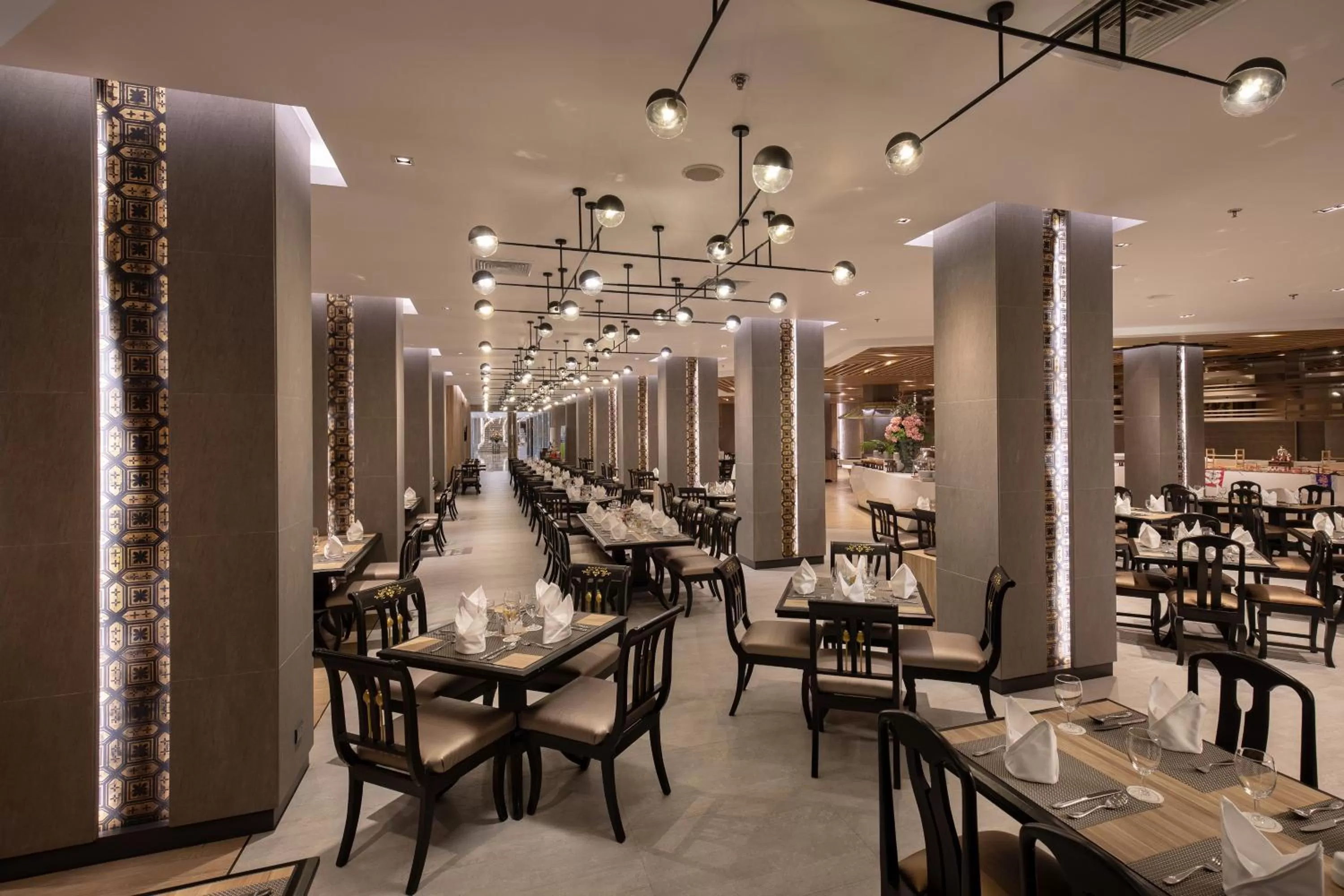 Restaurant/places to eat in The Heritage Chiang Rai Hotel and Convention