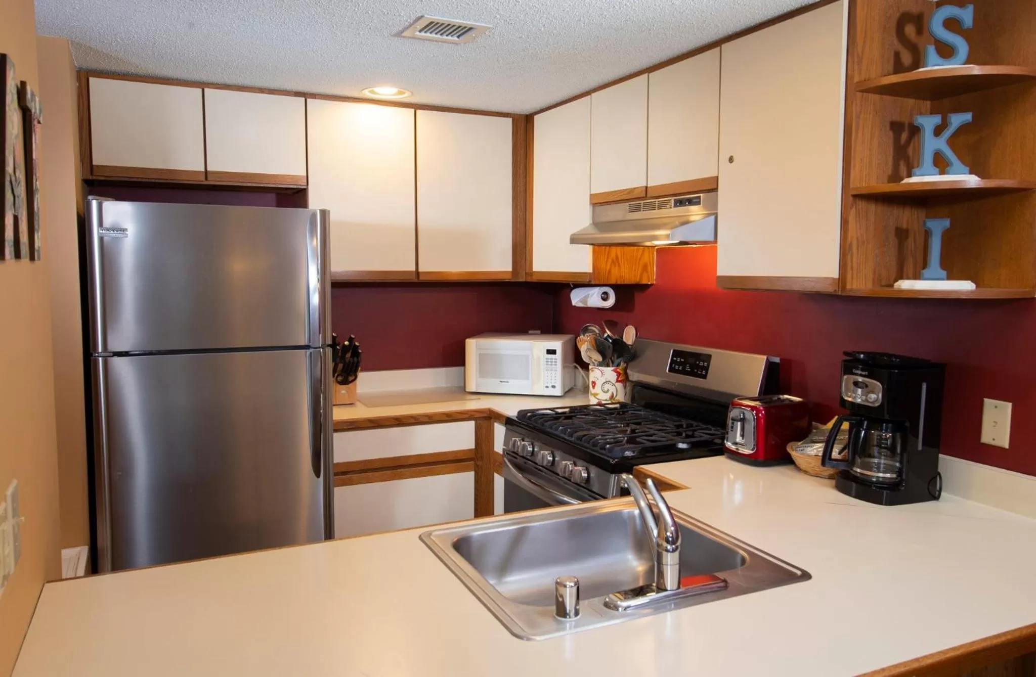 Kitchen or kitchenette in Winterplace on Okemo Mountain