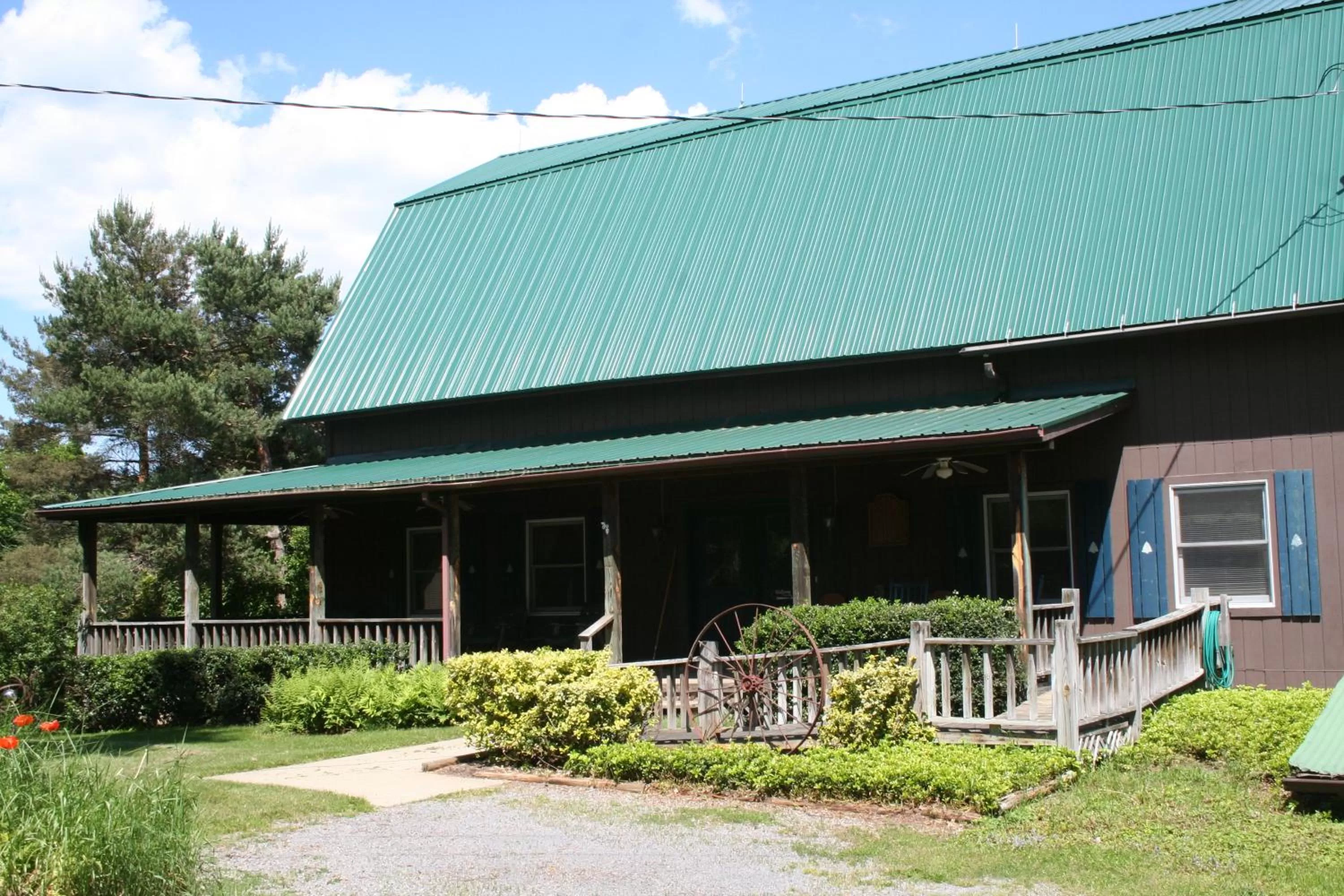 Facade/entrance in The South Glenora Tree Farm