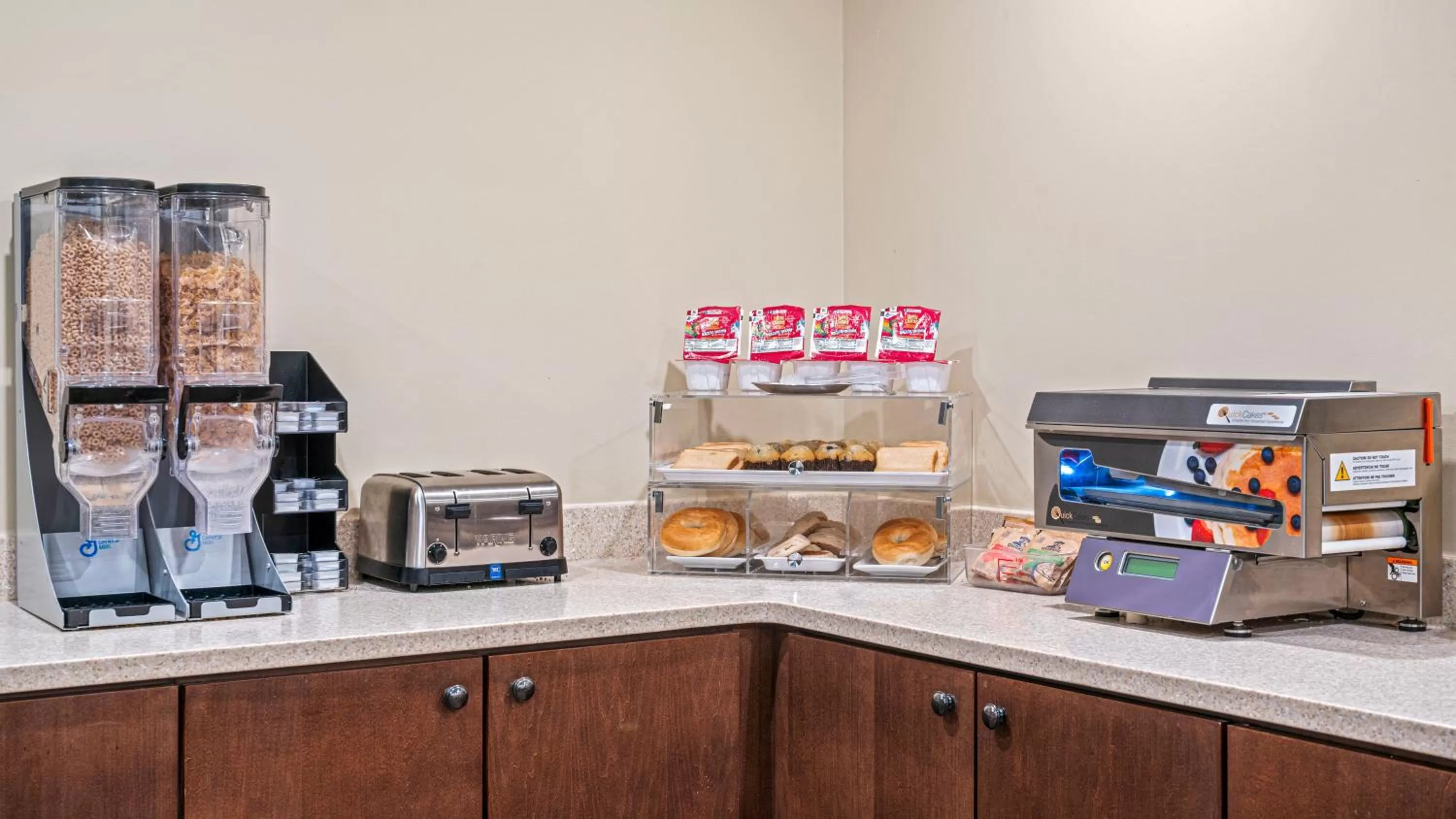 Breakfast in Clarion Hotel & Suites Fairbanks near Ft Wainwright