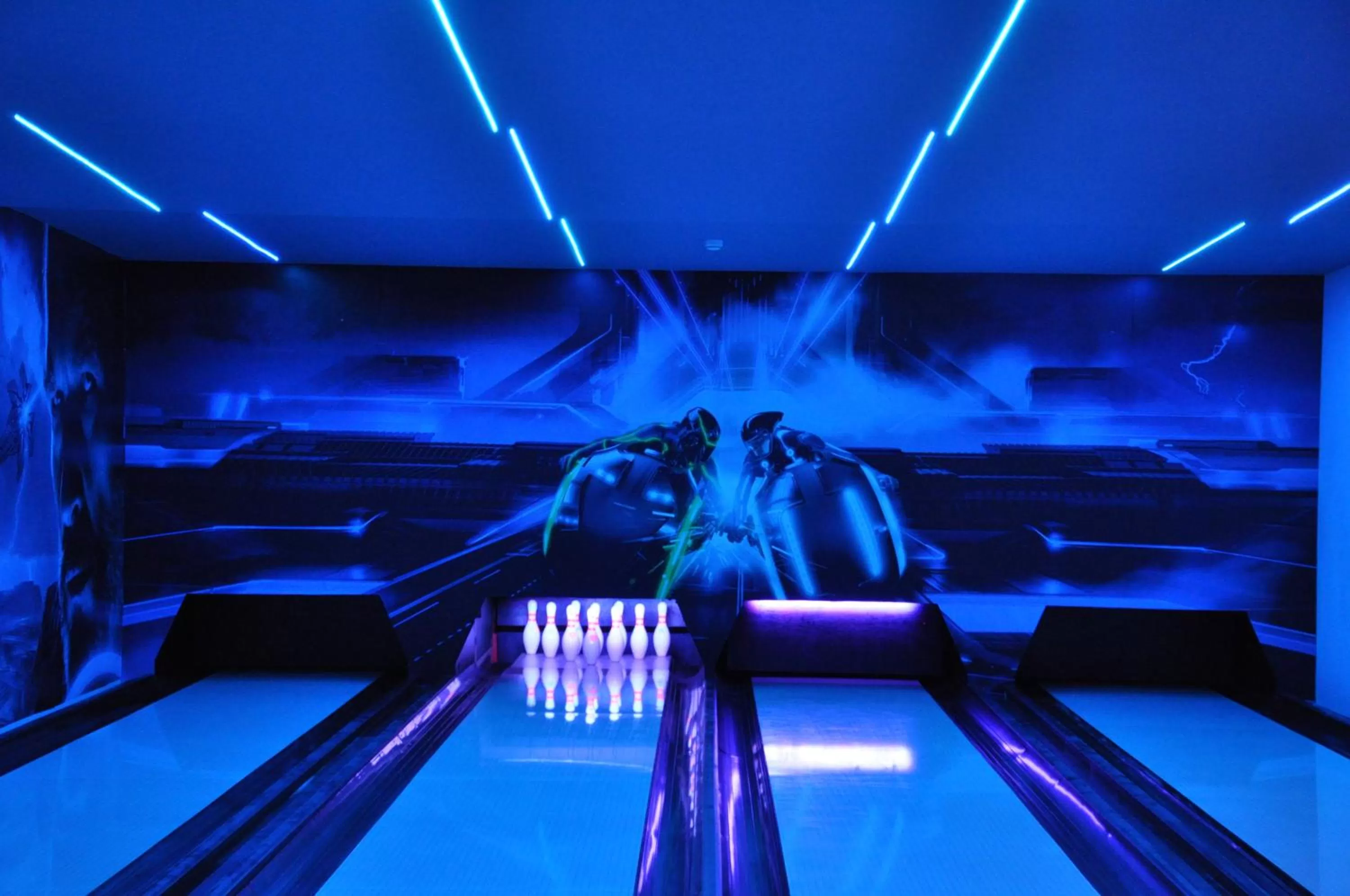 Bowling in Hotel Kiston