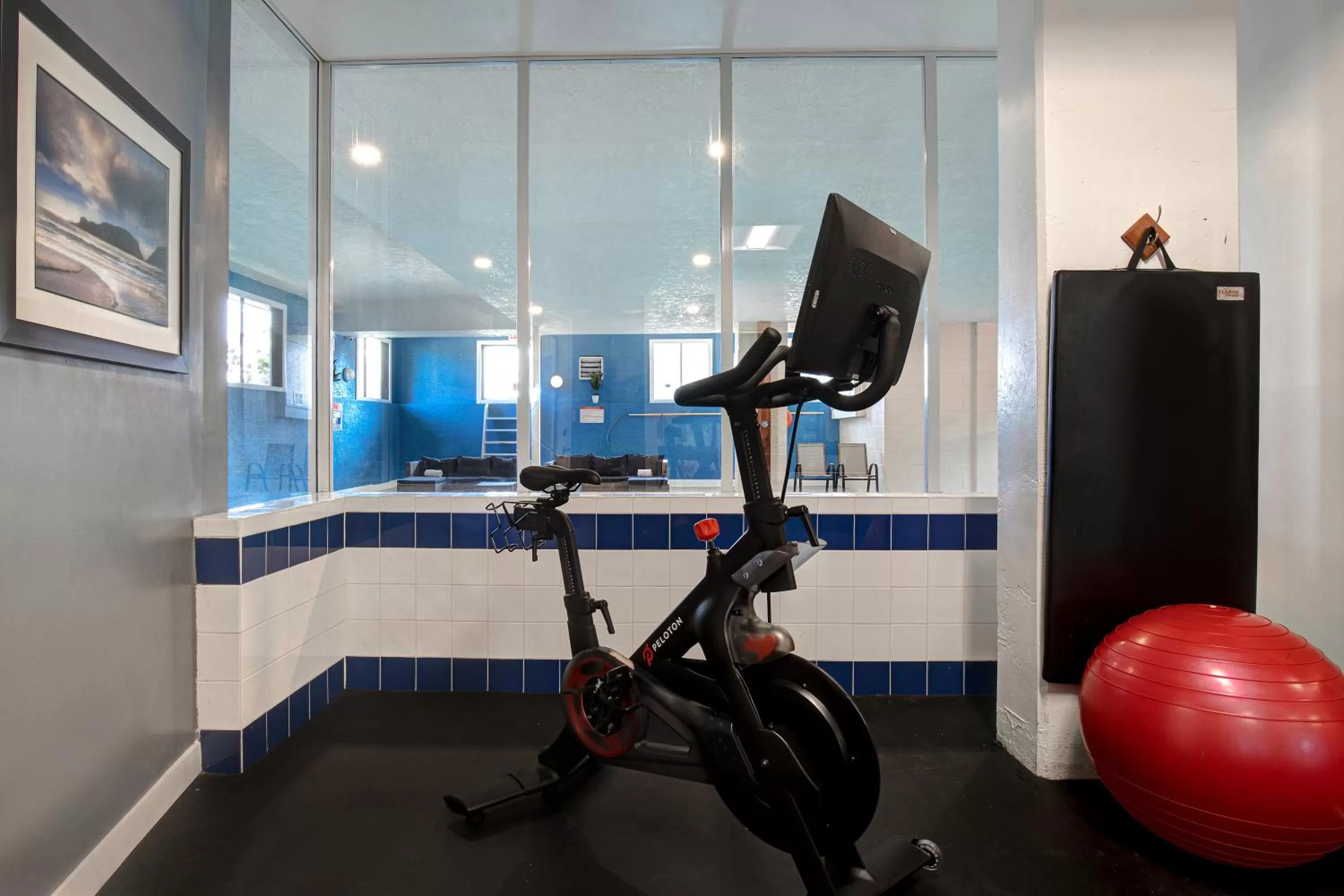 Fitness centre/facilities in Days Inn by Wyndham Victoria Uptown