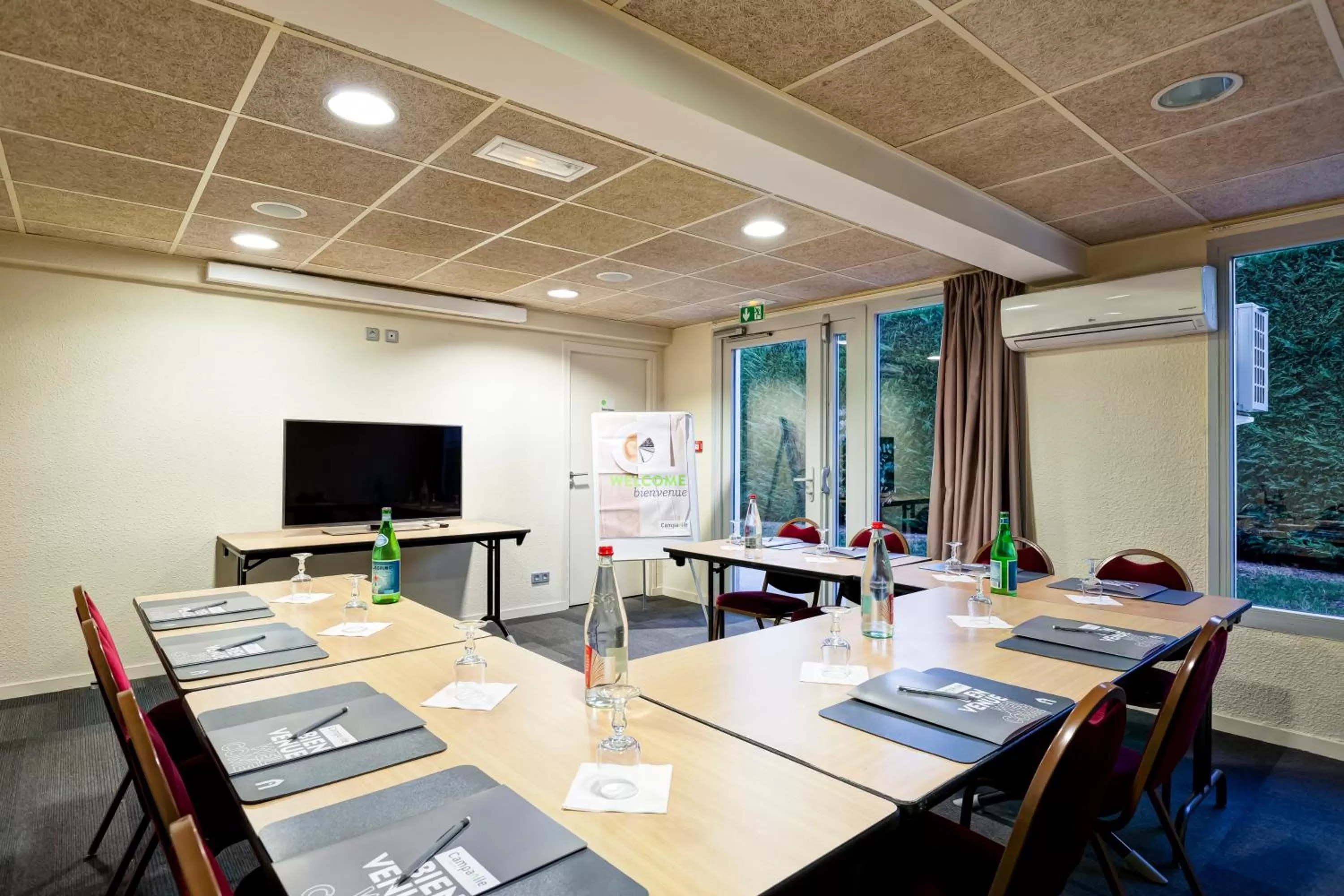 People in Campanile Genève - Ferney-Voltaire