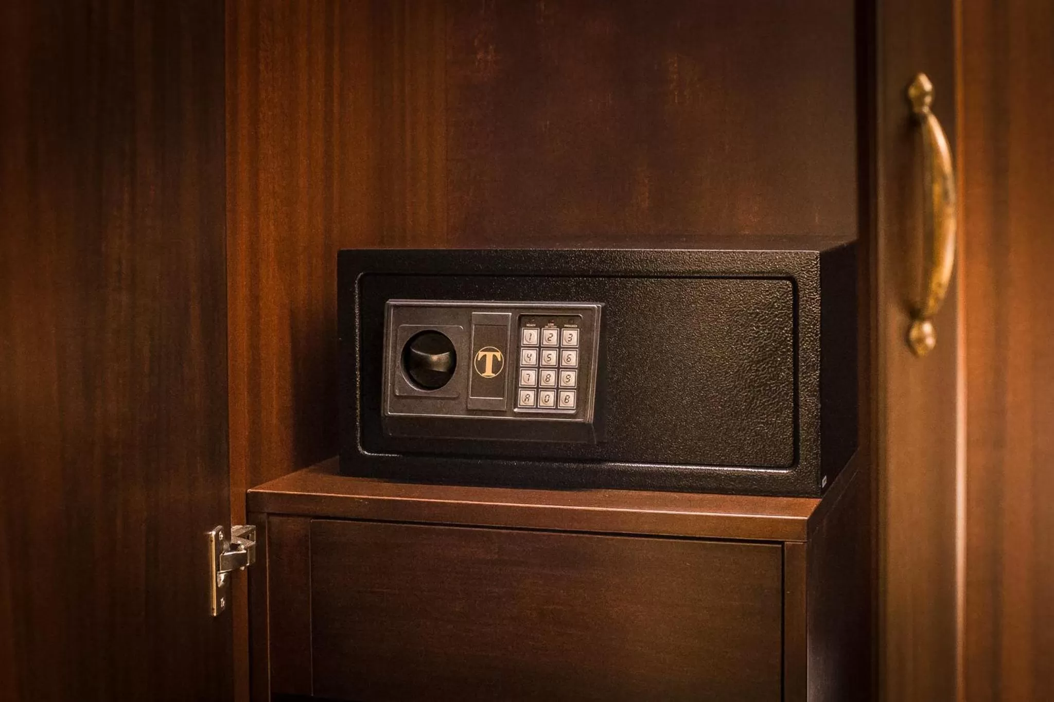 safe in La Paloma Blanca Hotel