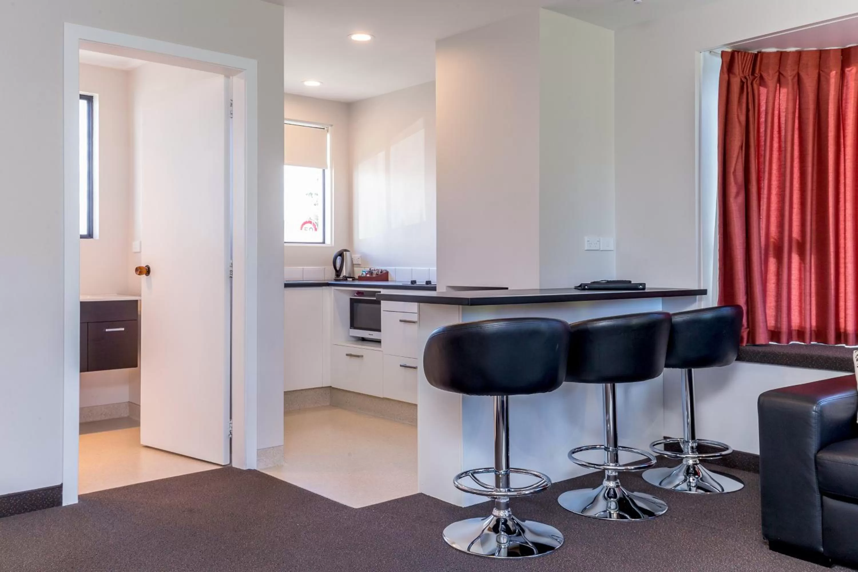 Kitchen or kitchenette in Cherylea Motel