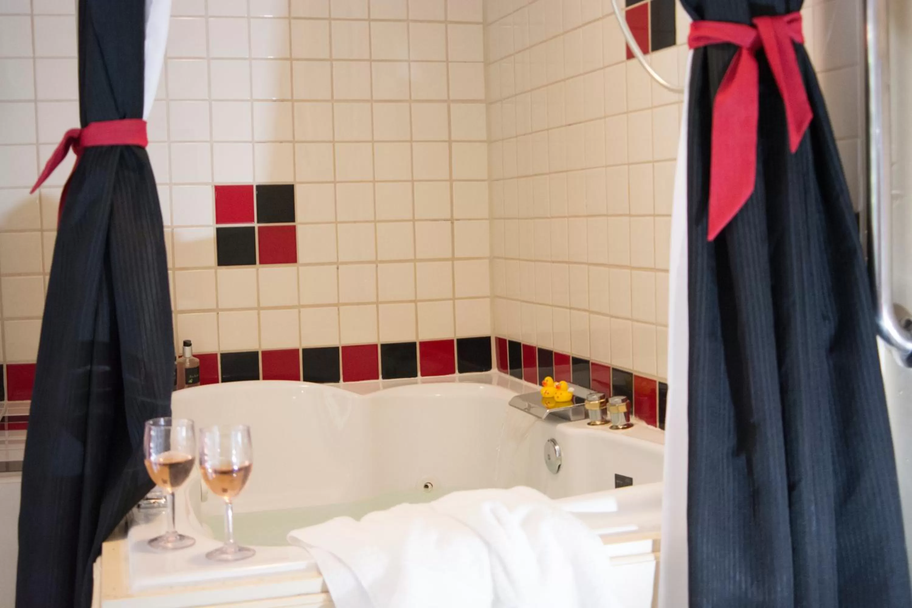 Hot Tub in Palm Springs Rendezvous