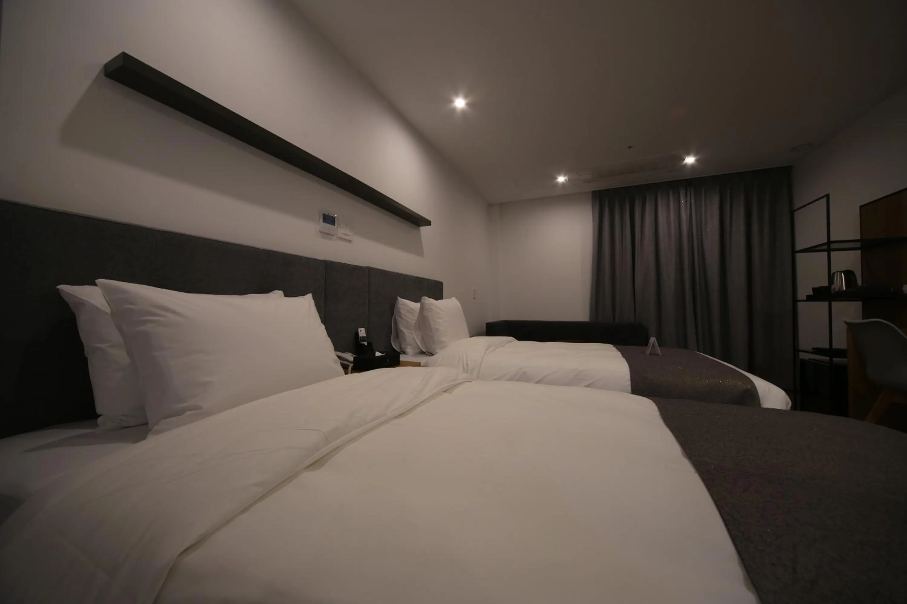 Bed in Hotel Noblestay